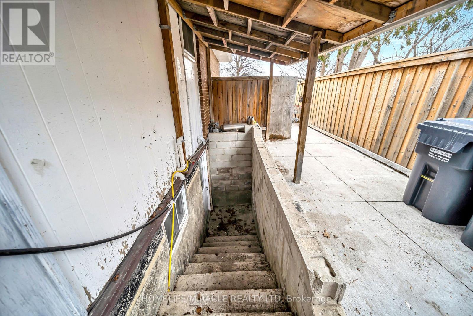 64 DRAKE BOULEVARD - 31