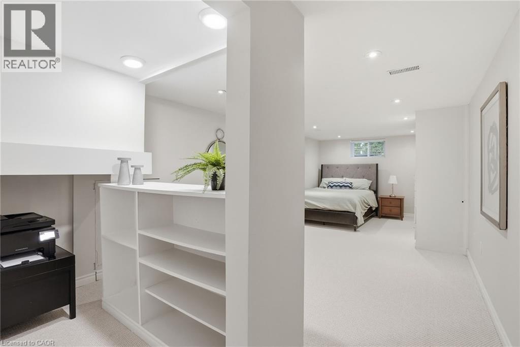 676 WOODVIEW Road,Burlington,,