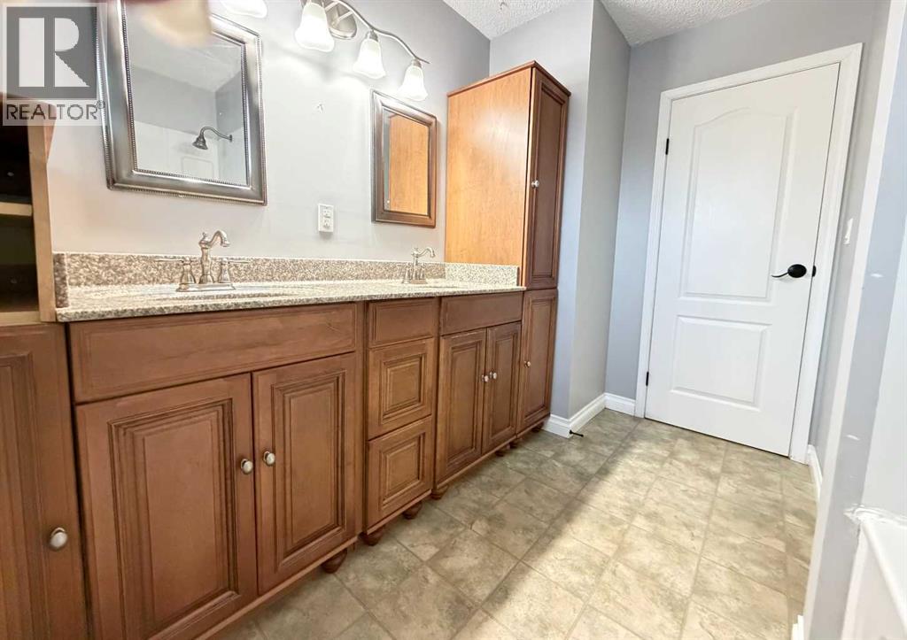 Single Family House 4 Level for Sale in  A Avenue Rosedale Stettler 