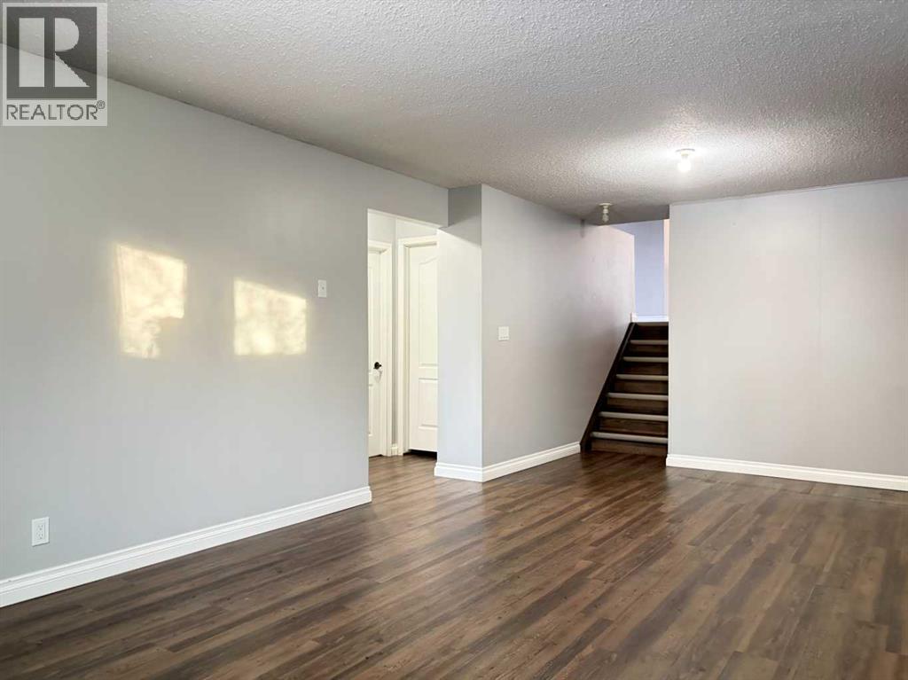 Single Family House 4 Level for Sale in  A Avenue Rosedale Stettler 