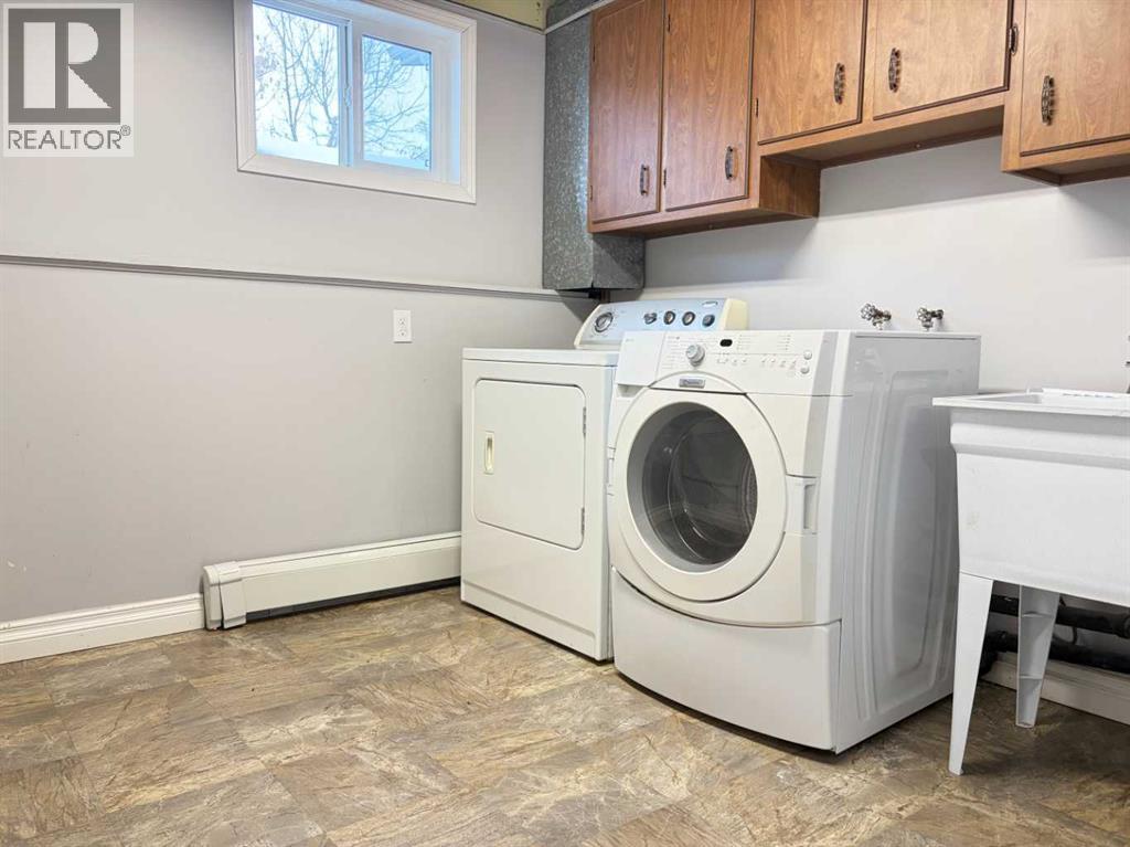 Single Family House 4 Level for Sale in  A Avenue Rosedale Stettler 