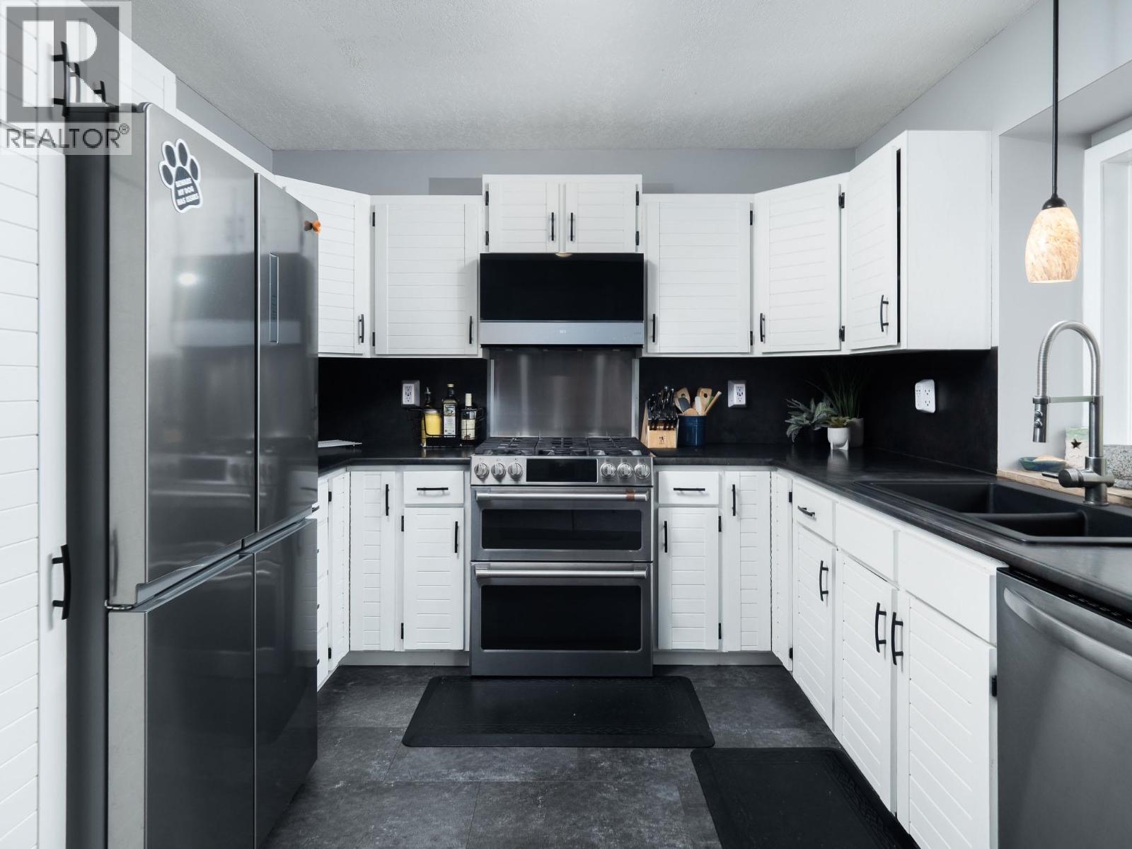 1906 CLEARWOOD CRESCENT - 10