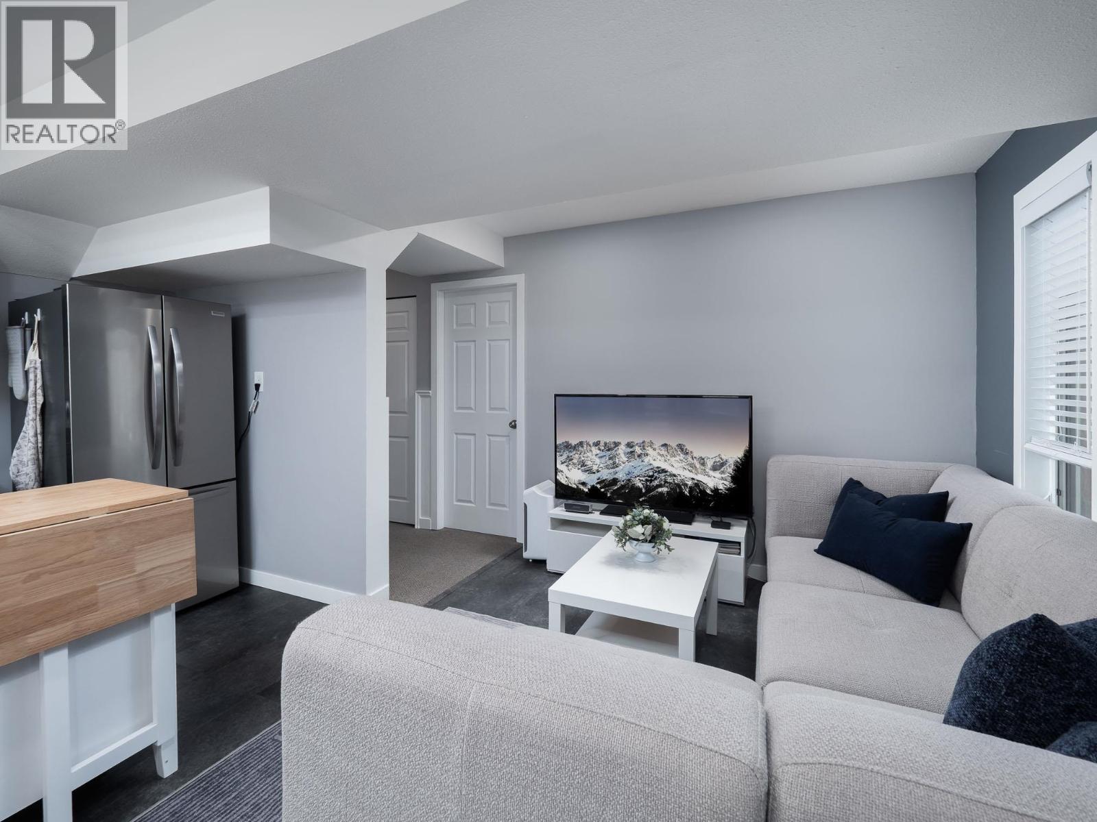 1906 CLEARWOOD CRESCENT - 22