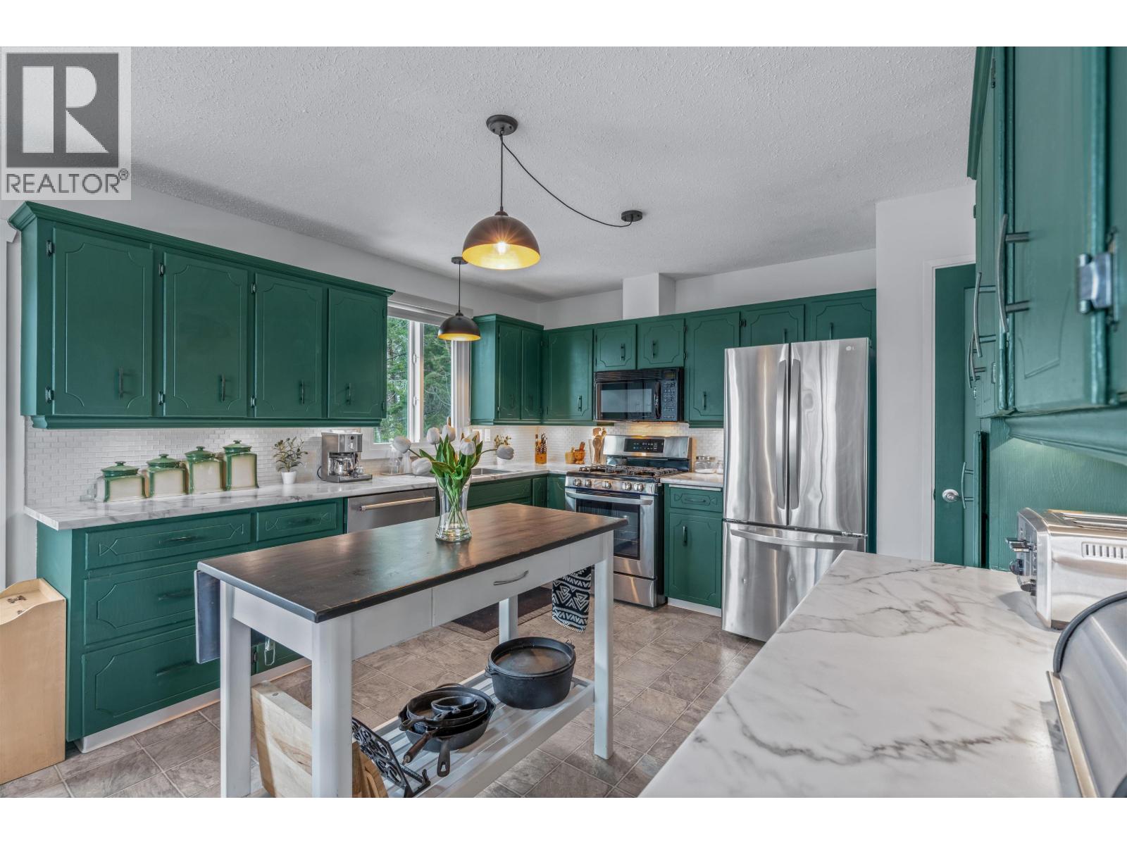 3065 WALLACE CRESCENT - 10