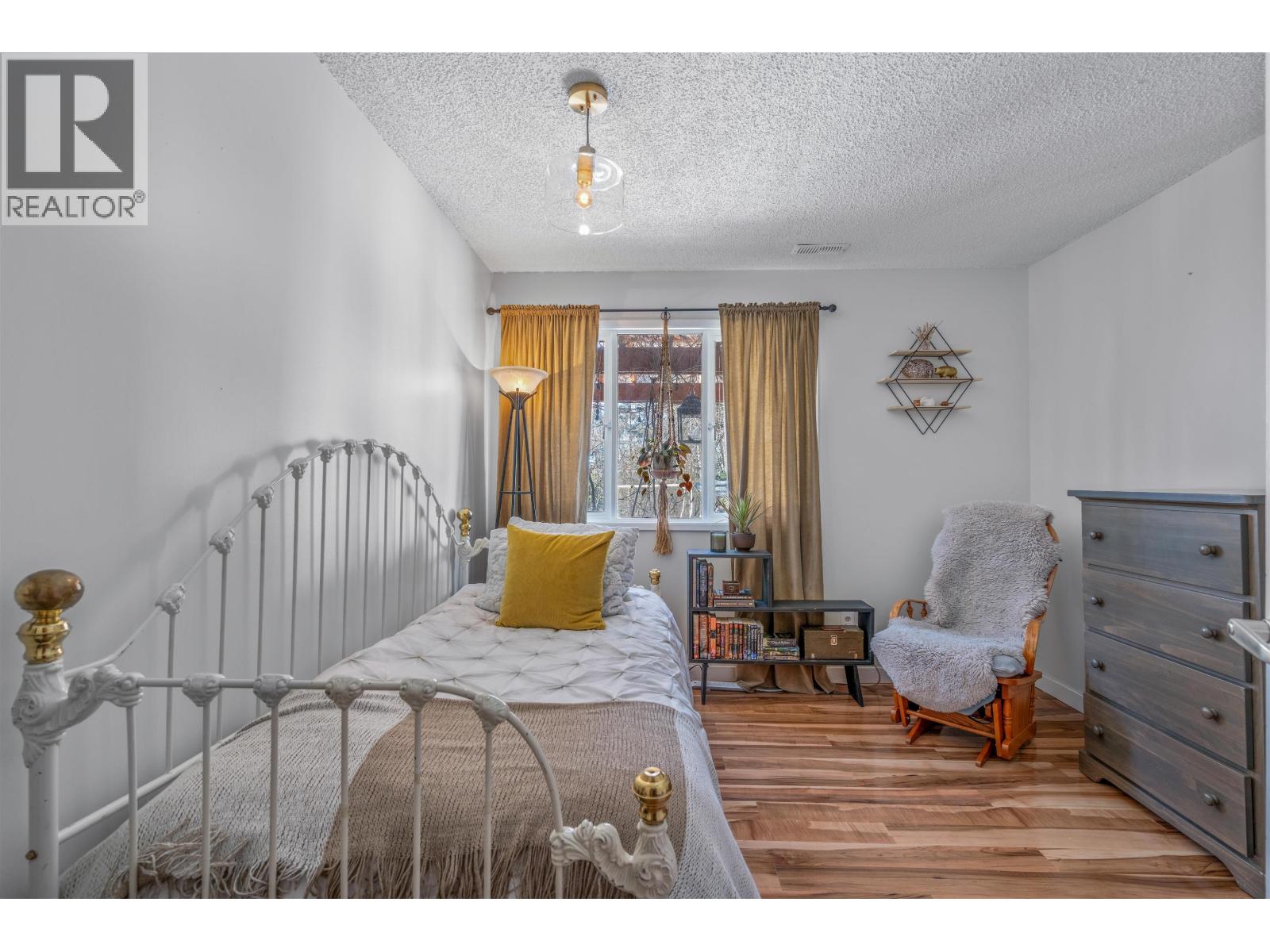 3065 WALLACE CRESCENT - 21