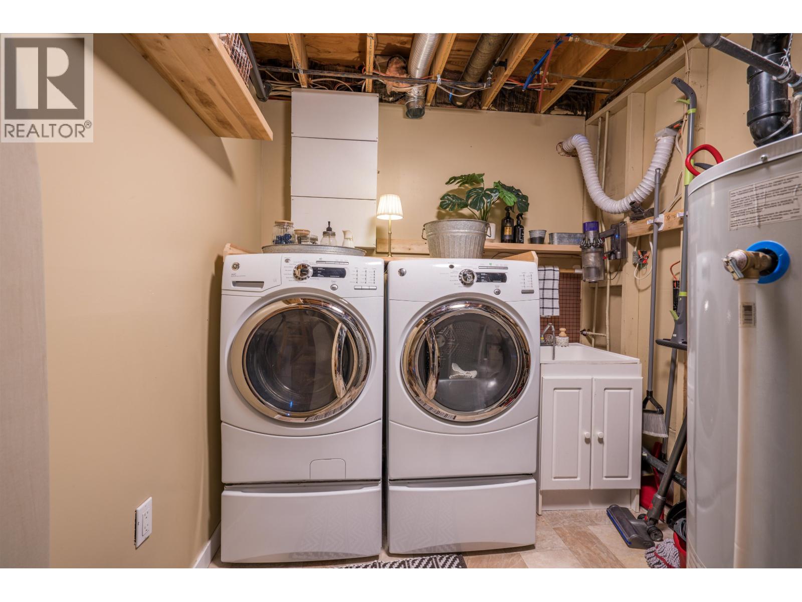 3065 WALLACE CRESCENT - 24