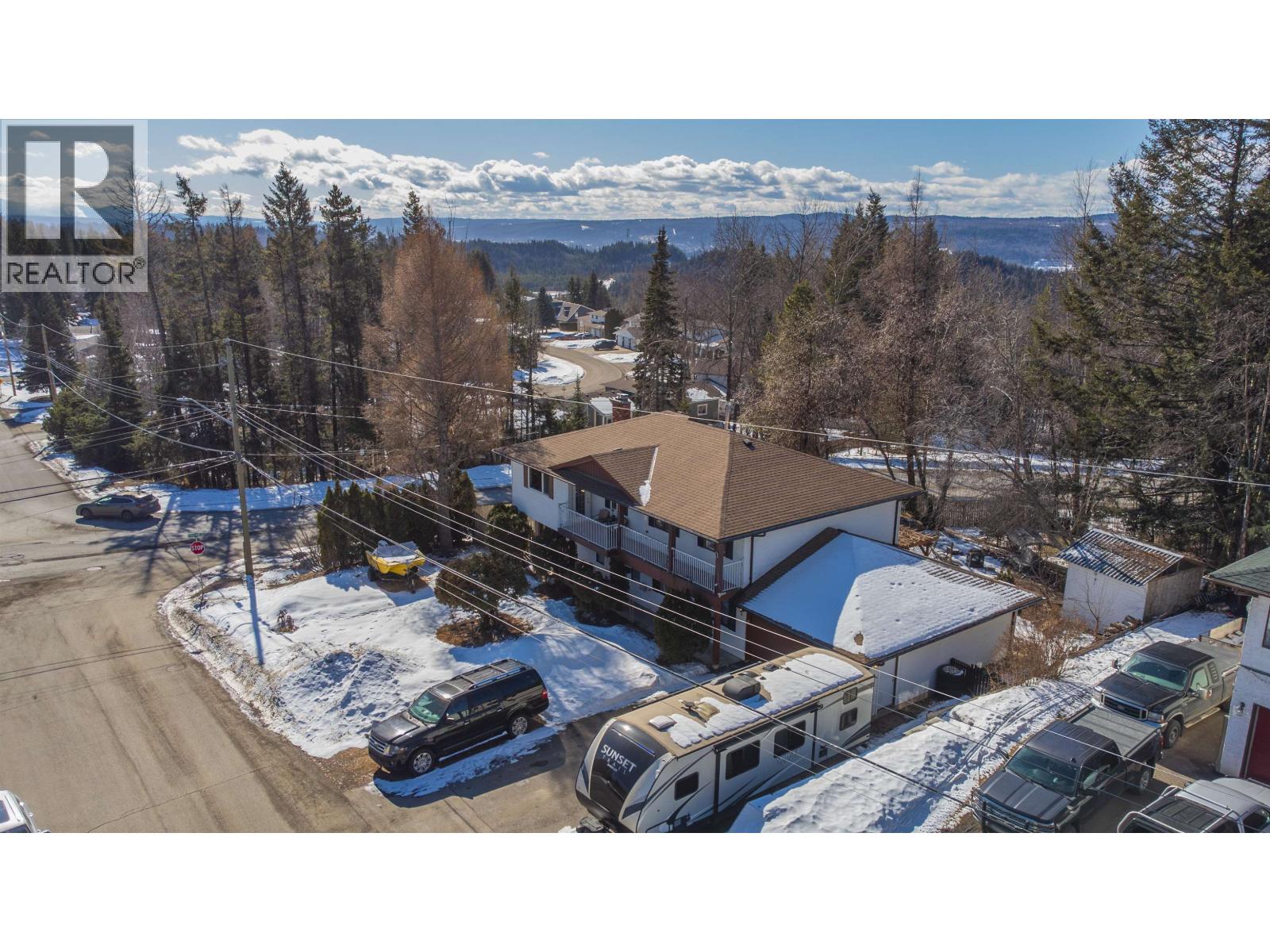 3065 WALLACE CRESCENT - 36