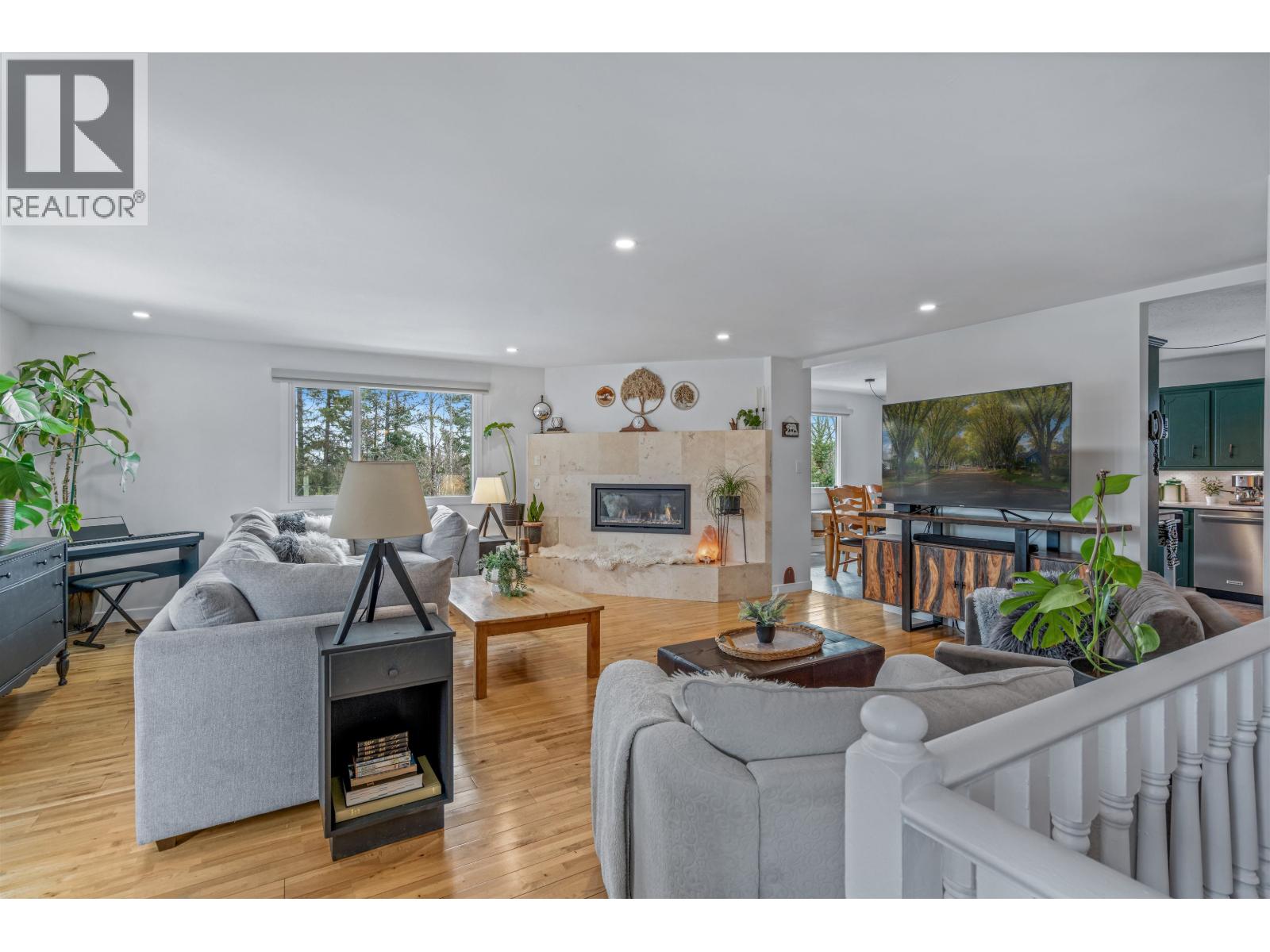 3065 WALLACE CRESCENT - 5