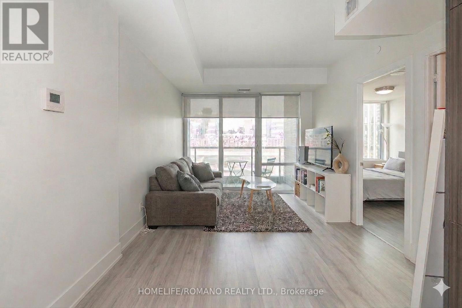 #823 1 EDGEWATER DRIVE - 10