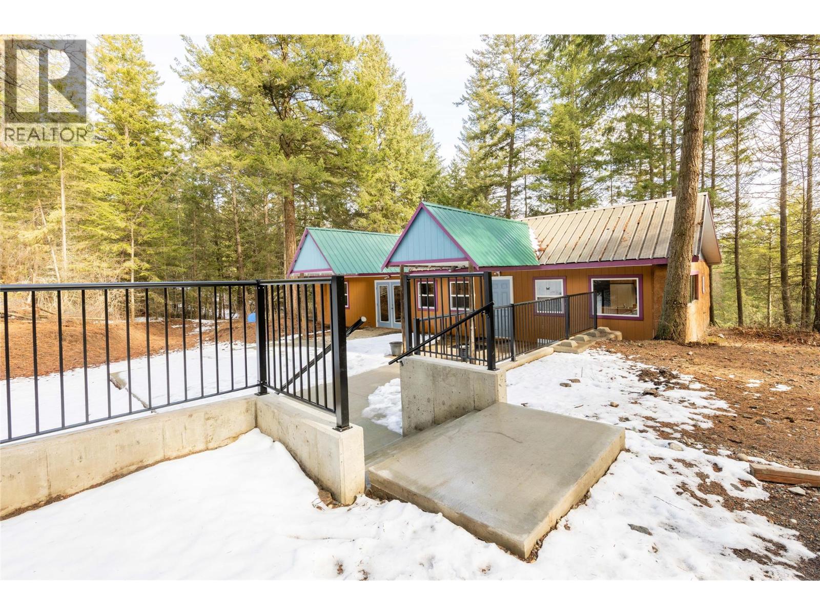  3230 Salmon River Road, Salmon Arm