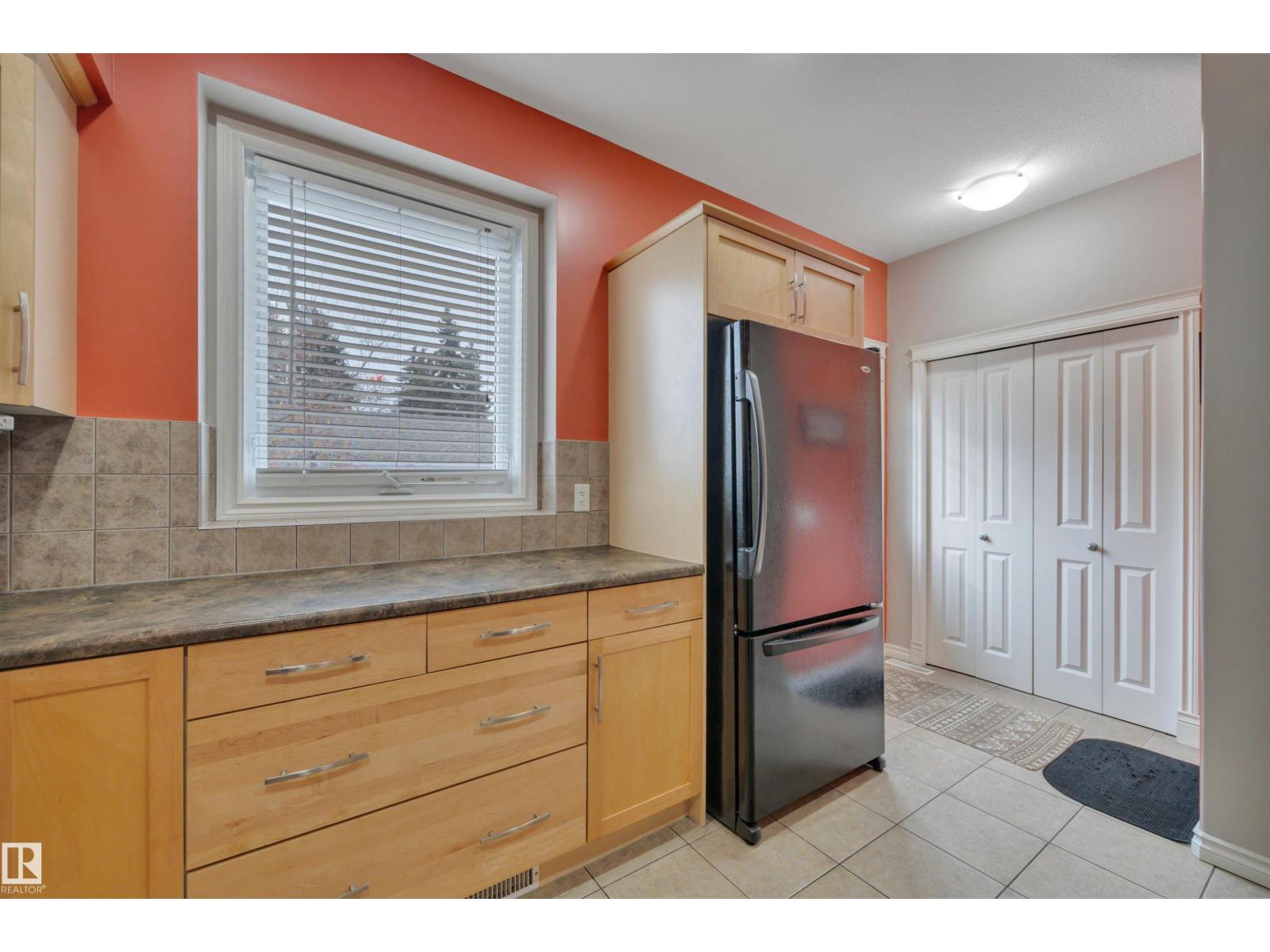 9555 73 AV NW - 15