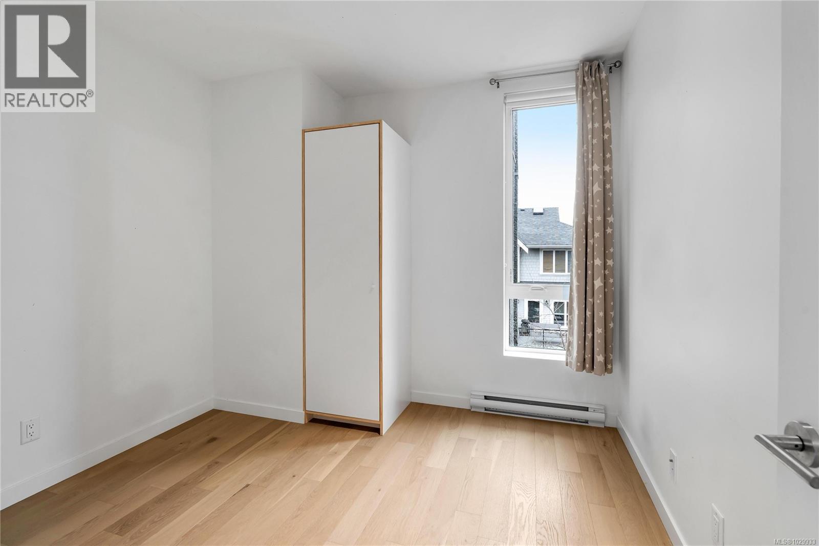 2 2910 Shelbourne Street, Victoria