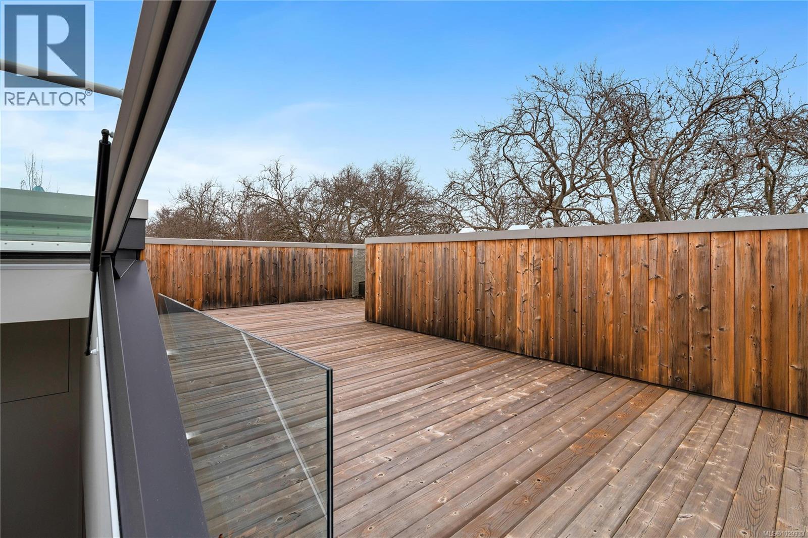 2 2910 Shelbourne Street, Victoria