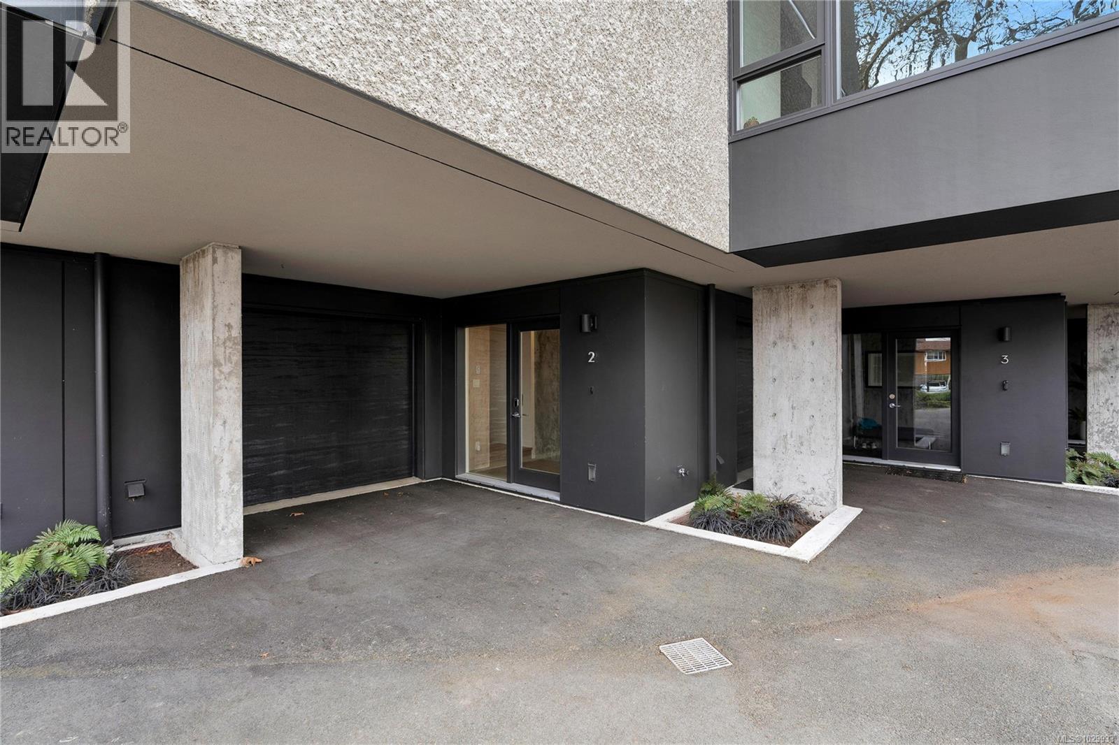 2 2910 Shelbourne Street, Victoria