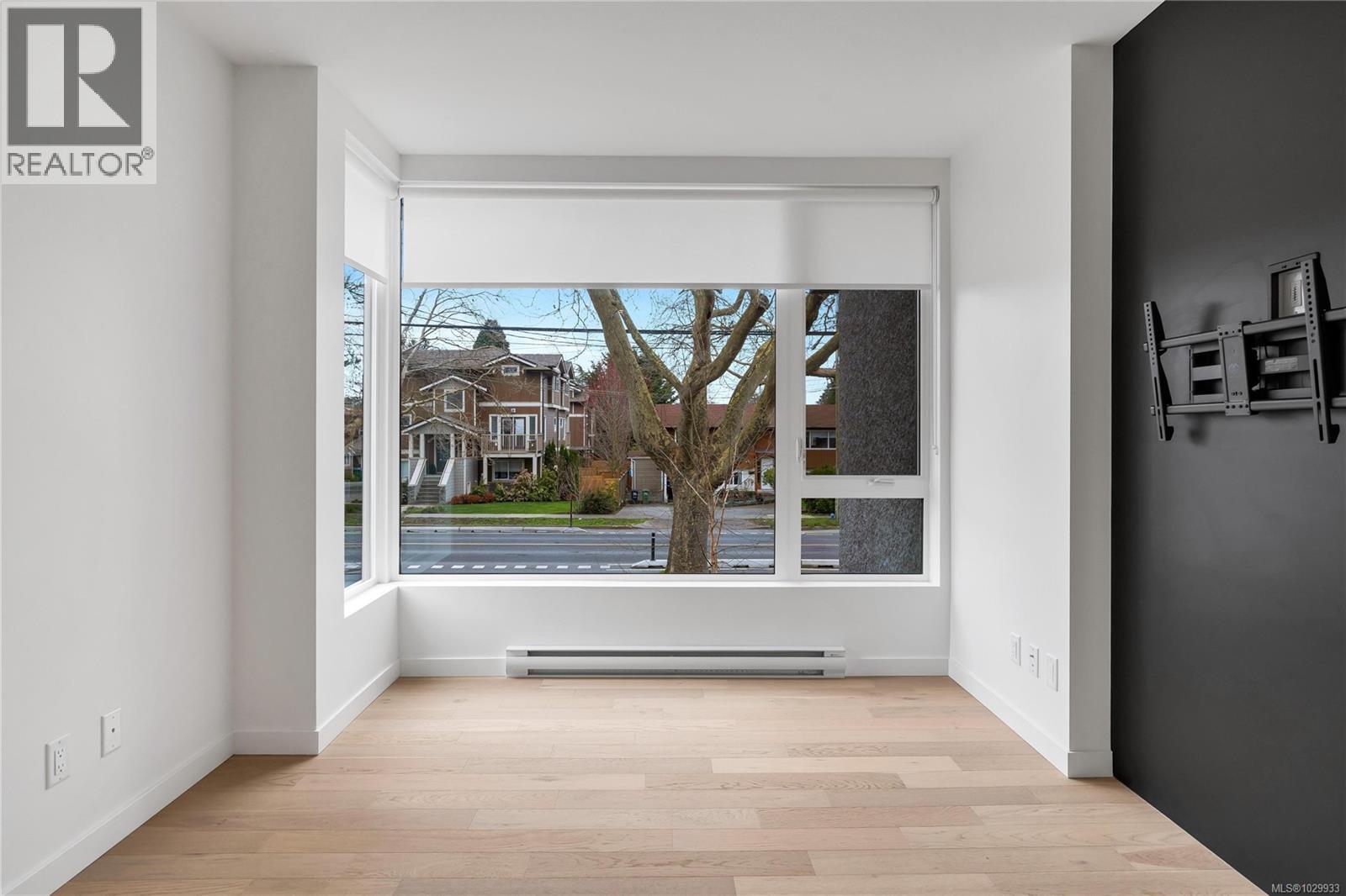 2 2910 Shelbourne Street, Victoria