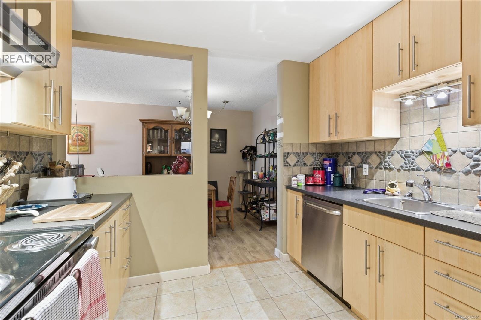 #302 4728 UPLANDS DR - 12