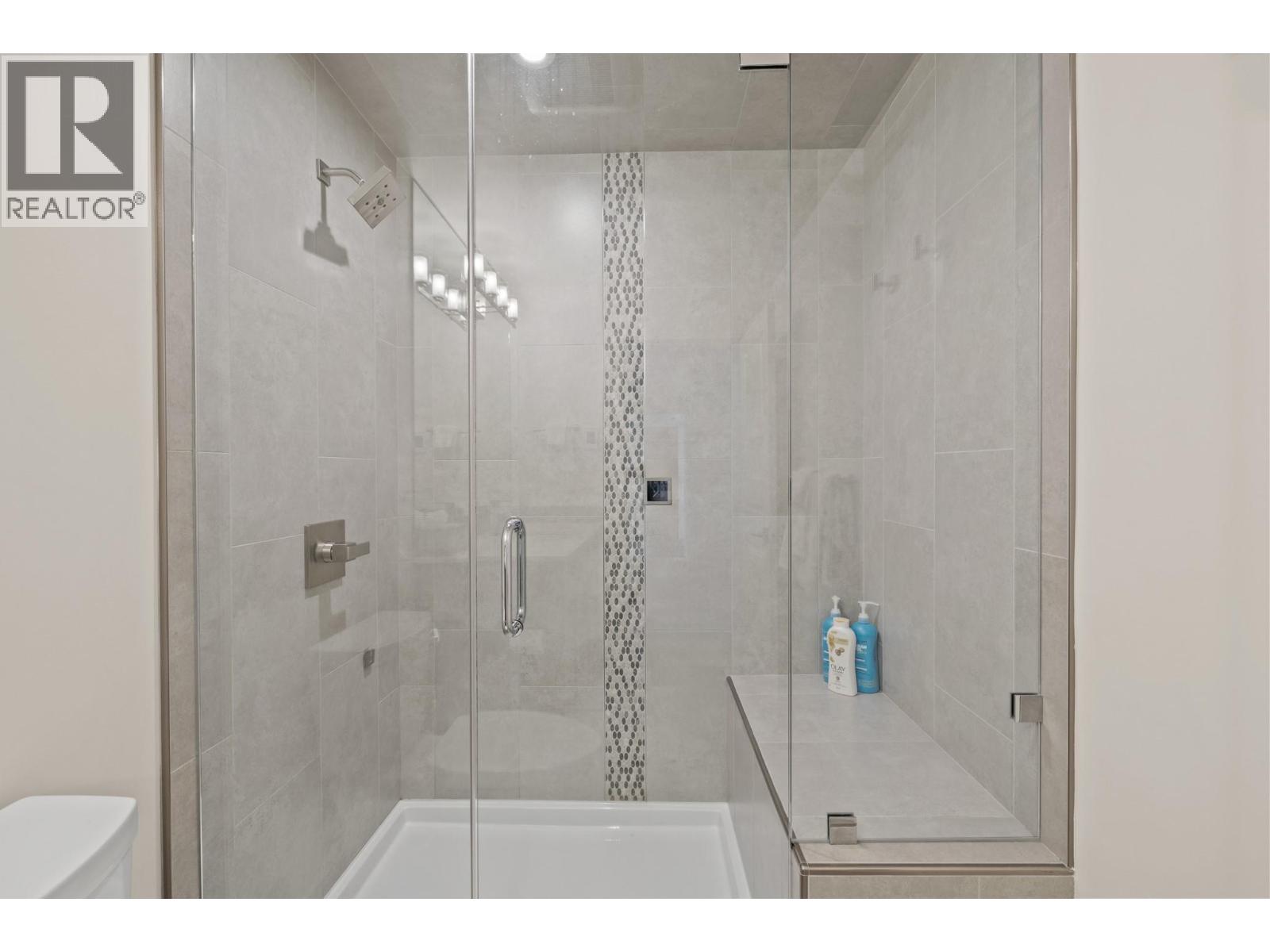 1B 5075 Snowbird Way, Big White