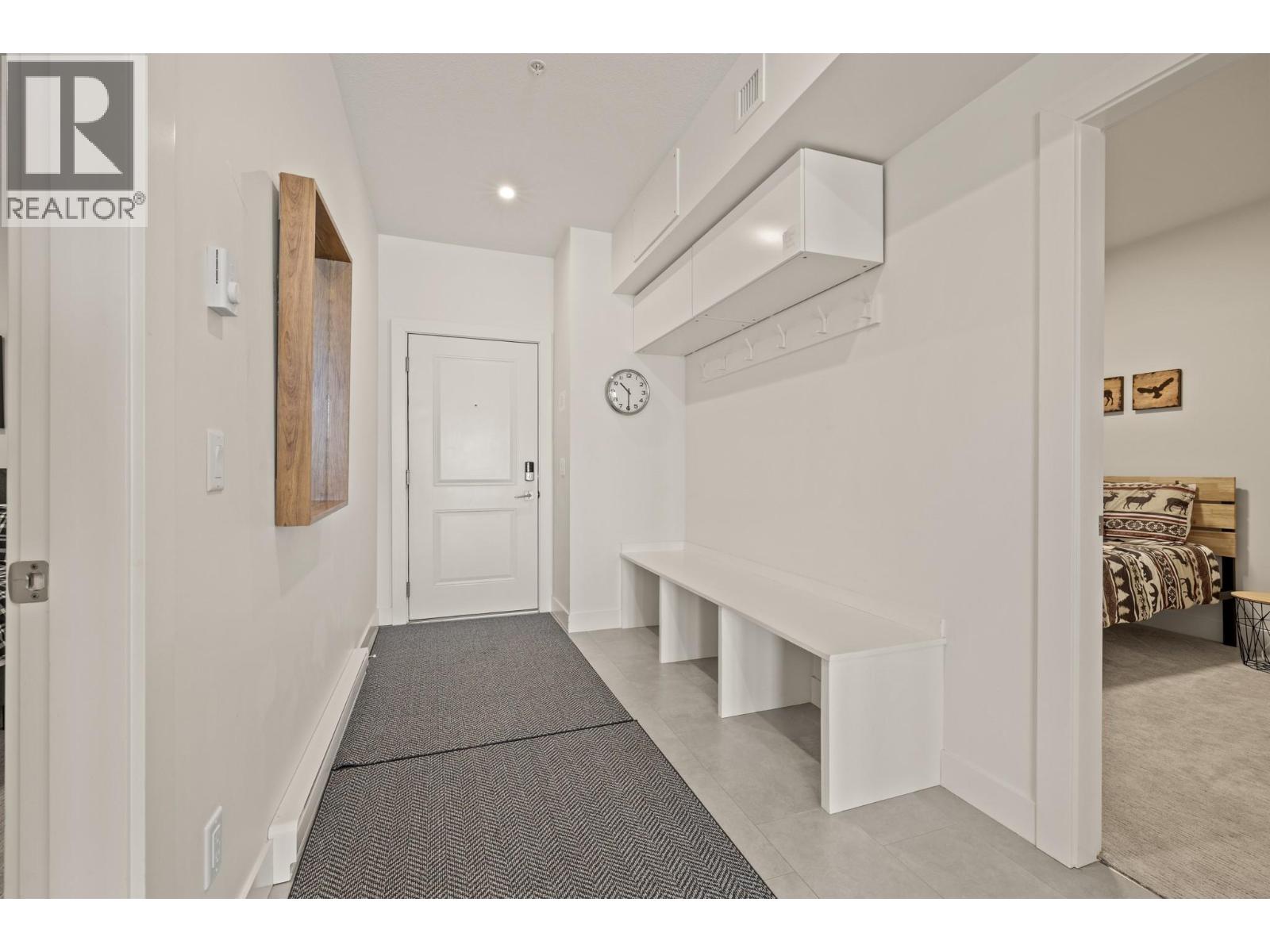 1B 5075 Snowbird Way, Big White