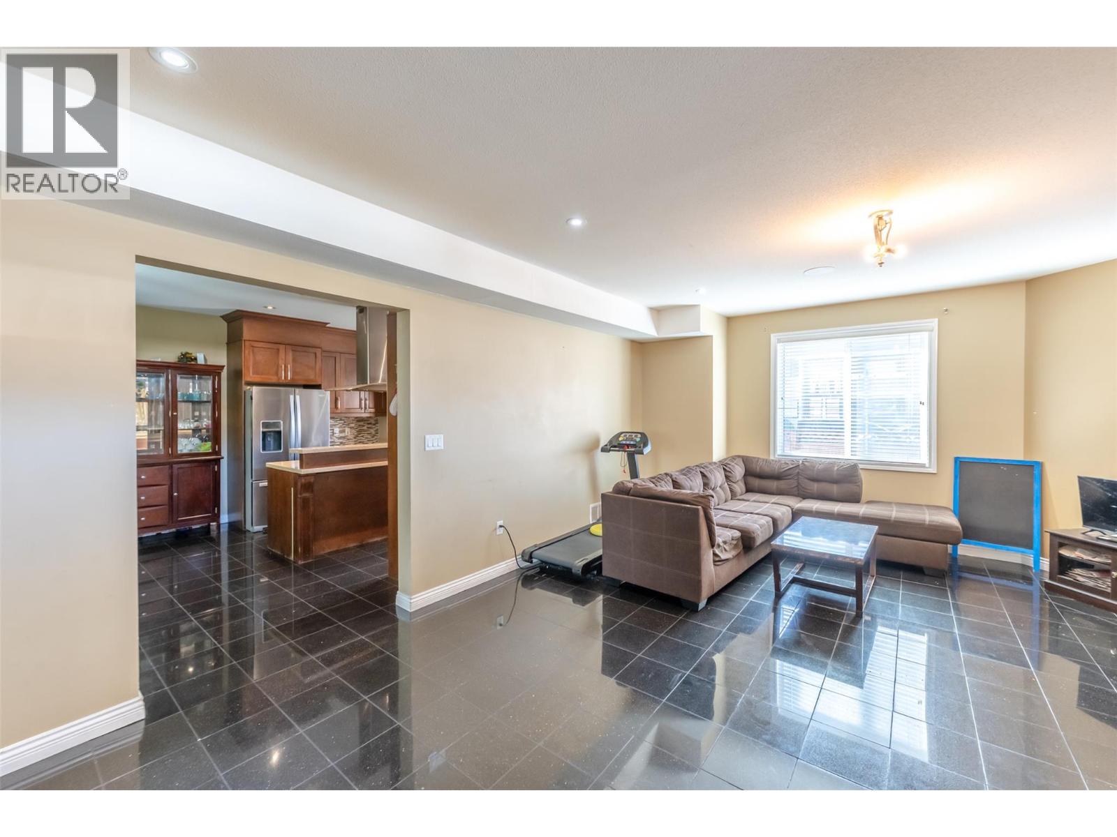 102 297 WATERFORD Avenue, Penticton