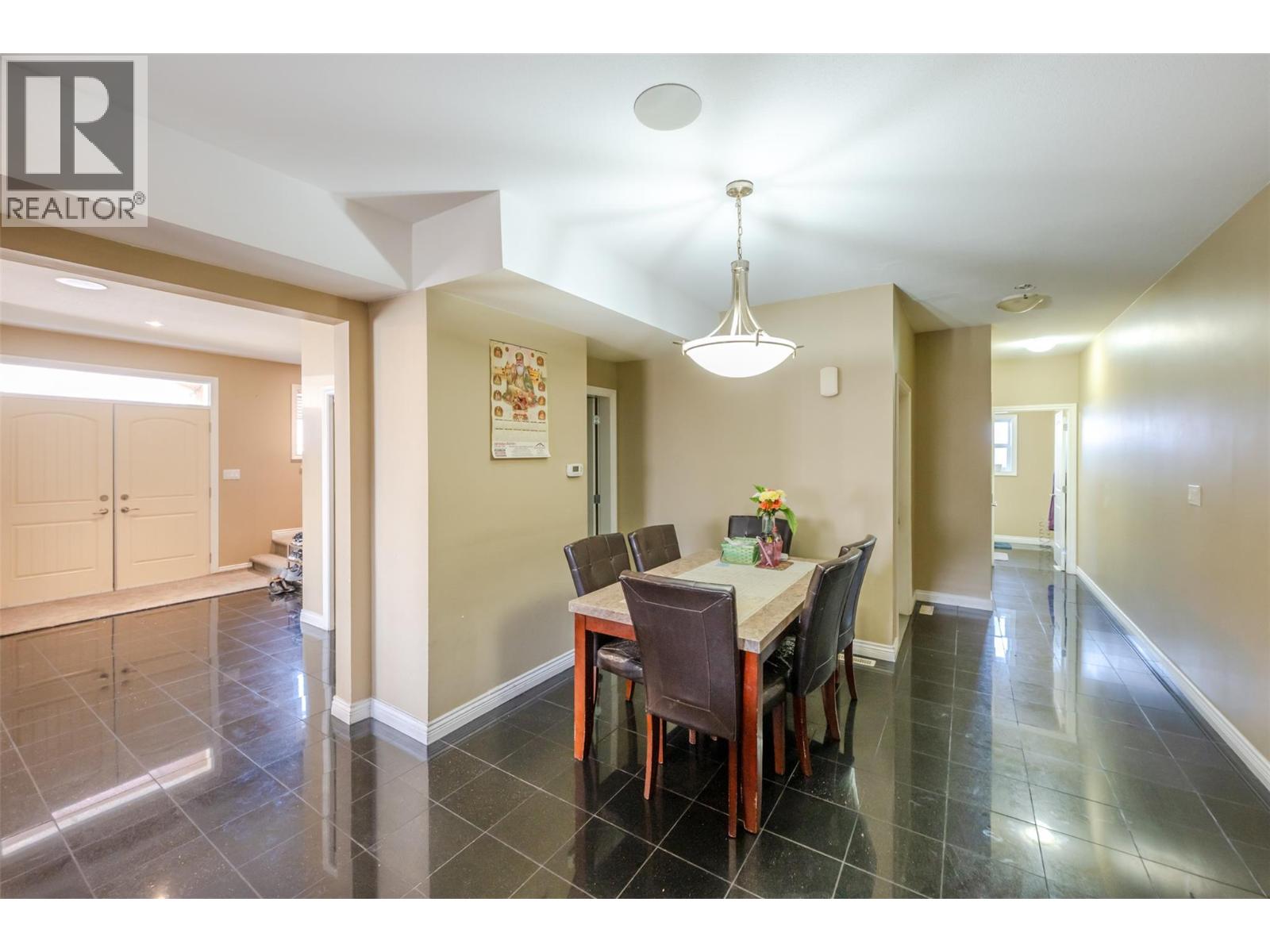 102 297 WATERFORD Avenue, Penticton