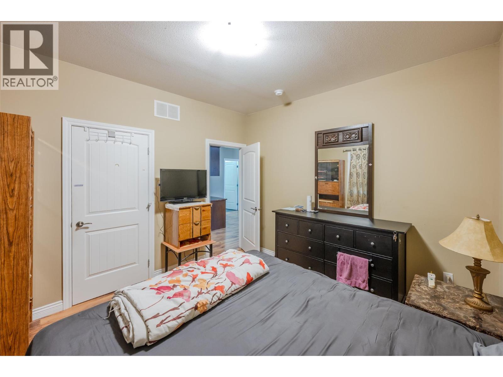 102 297 WATERFORD Avenue, Penticton