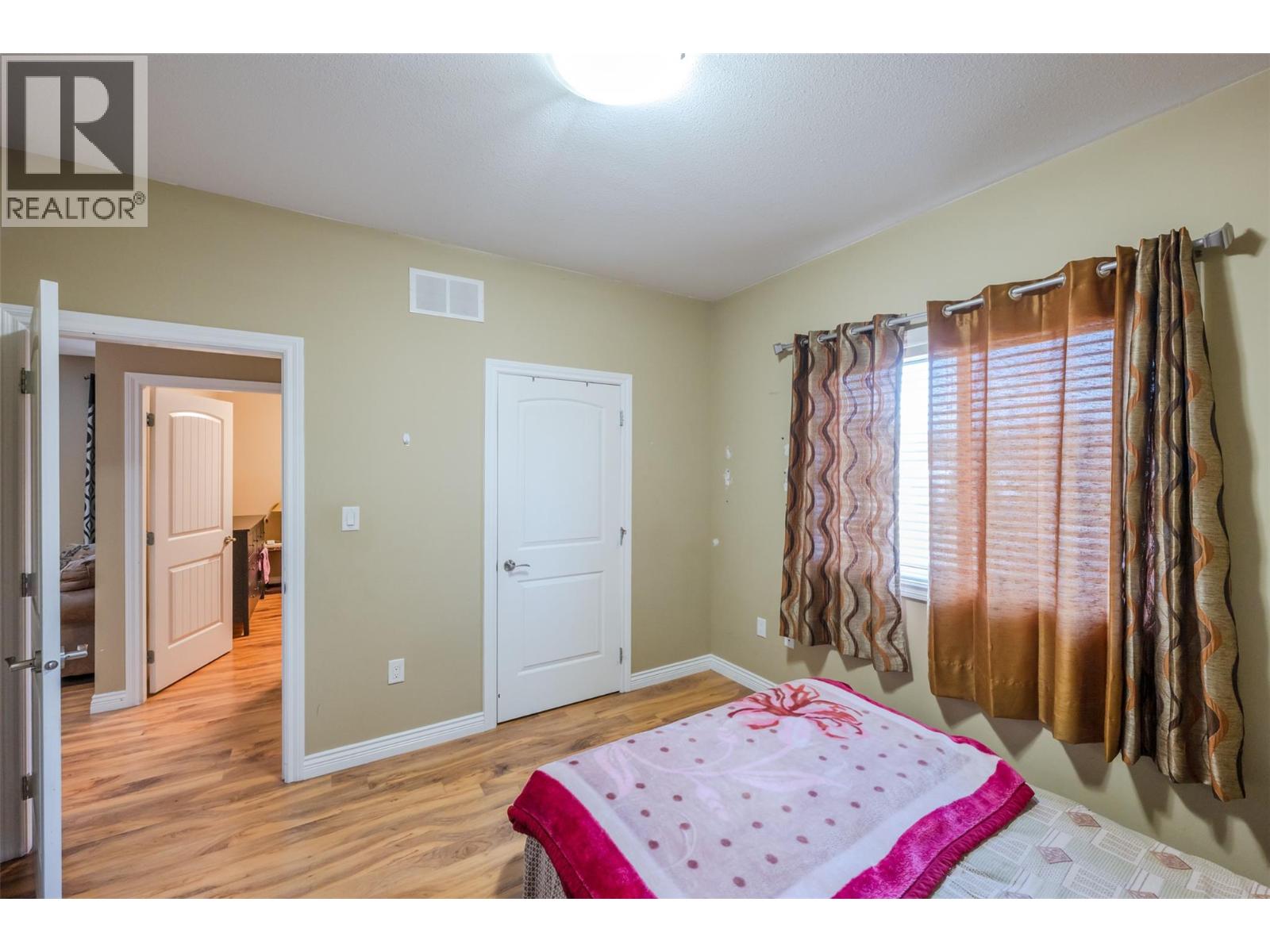 102 297 WATERFORD Avenue, Penticton