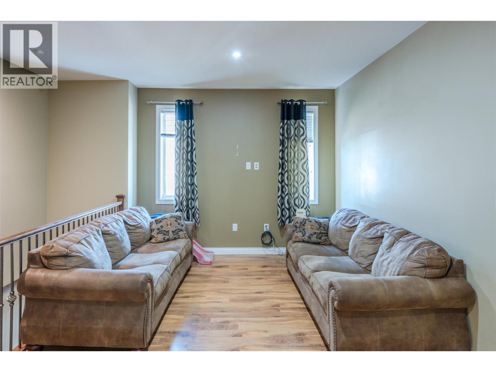 102 297 WATERFORD Avenue, Penticton