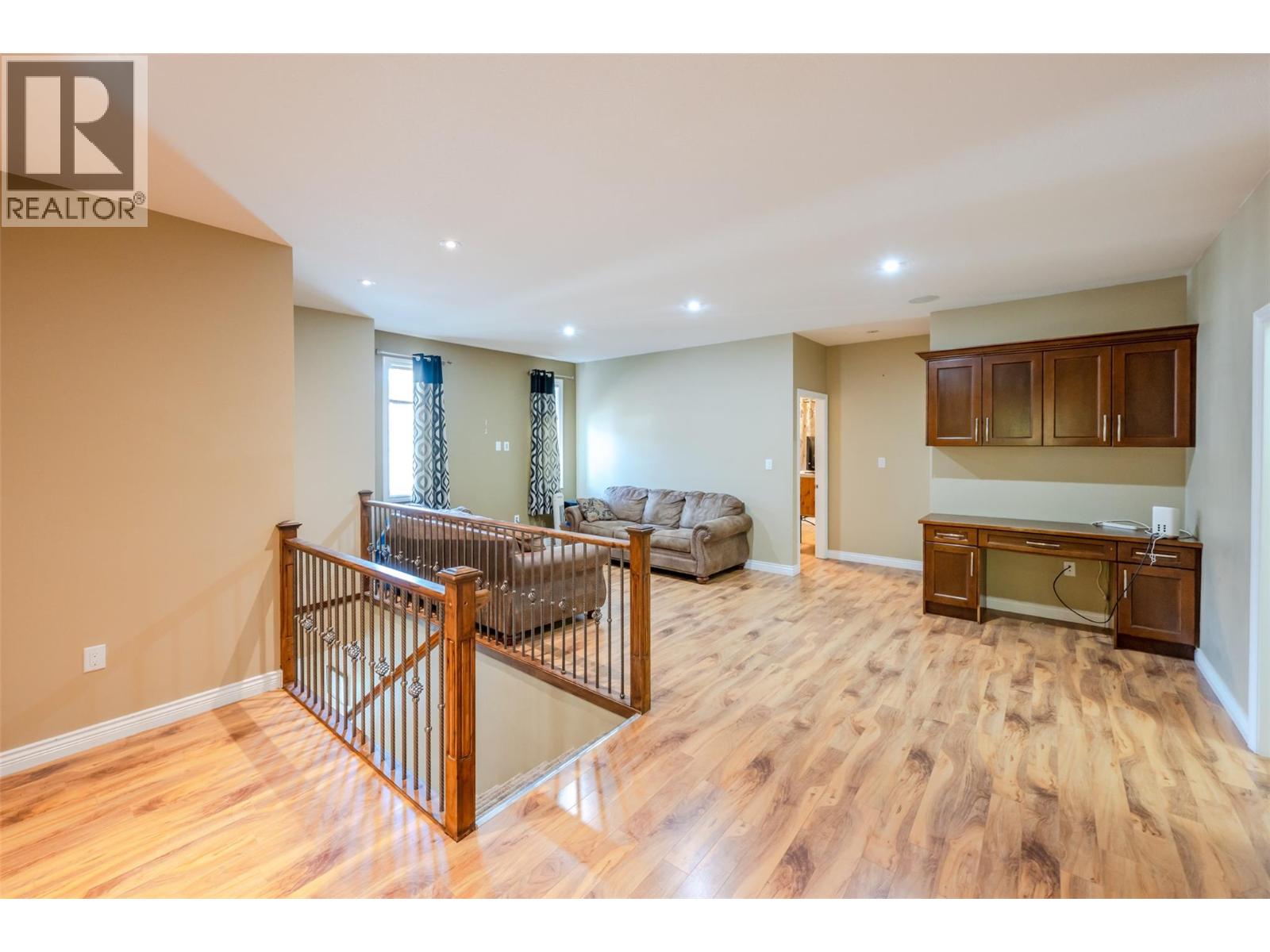102 297 WATERFORD Avenue, Penticton