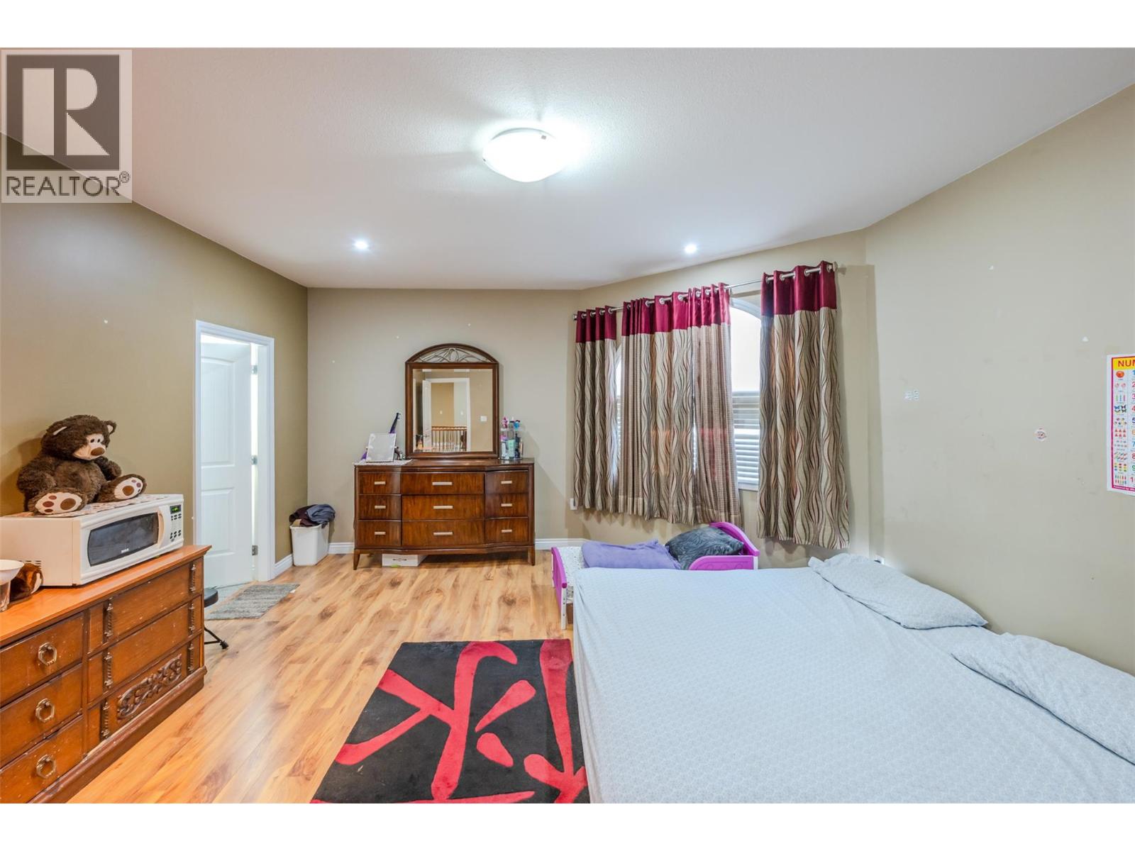 102 297 WATERFORD Avenue, Penticton