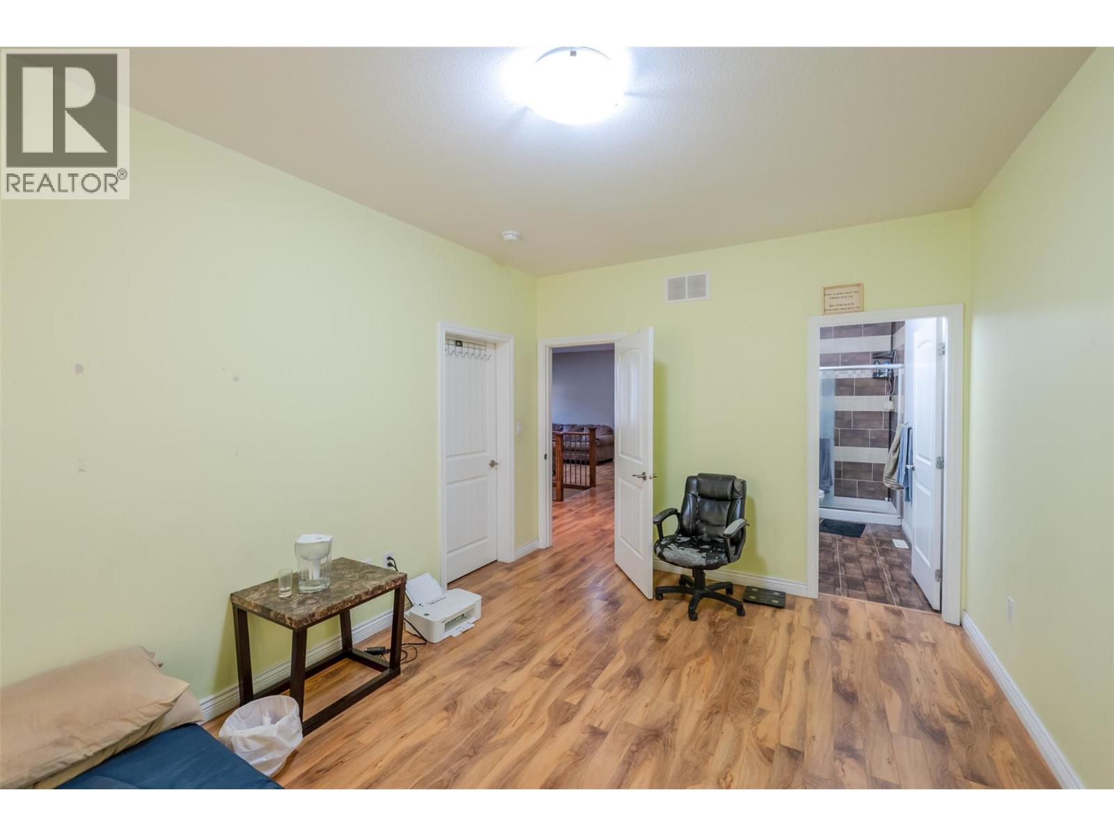 102 297 WATERFORD Avenue, Penticton