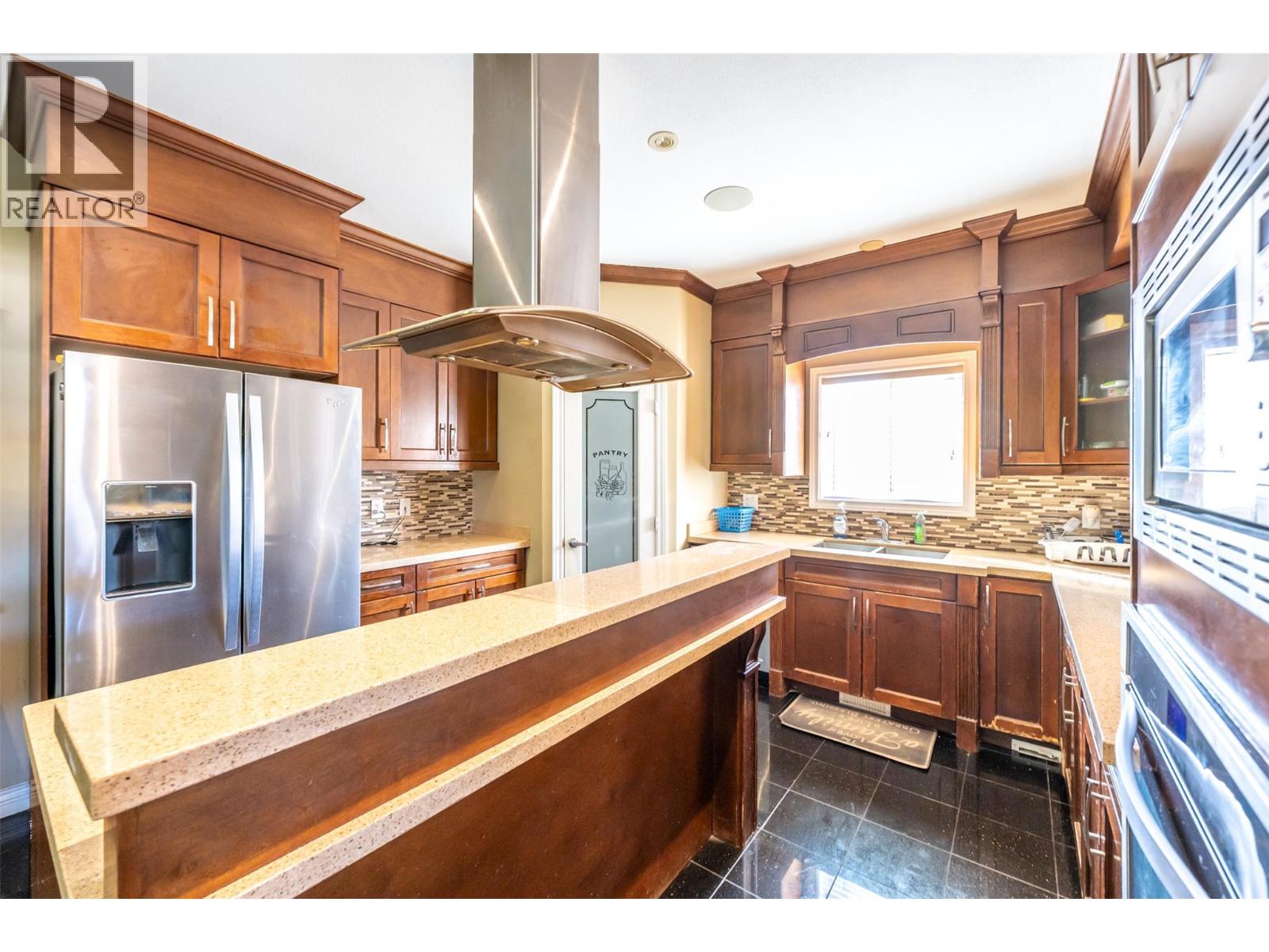 102 297 WATERFORD Avenue, Penticton