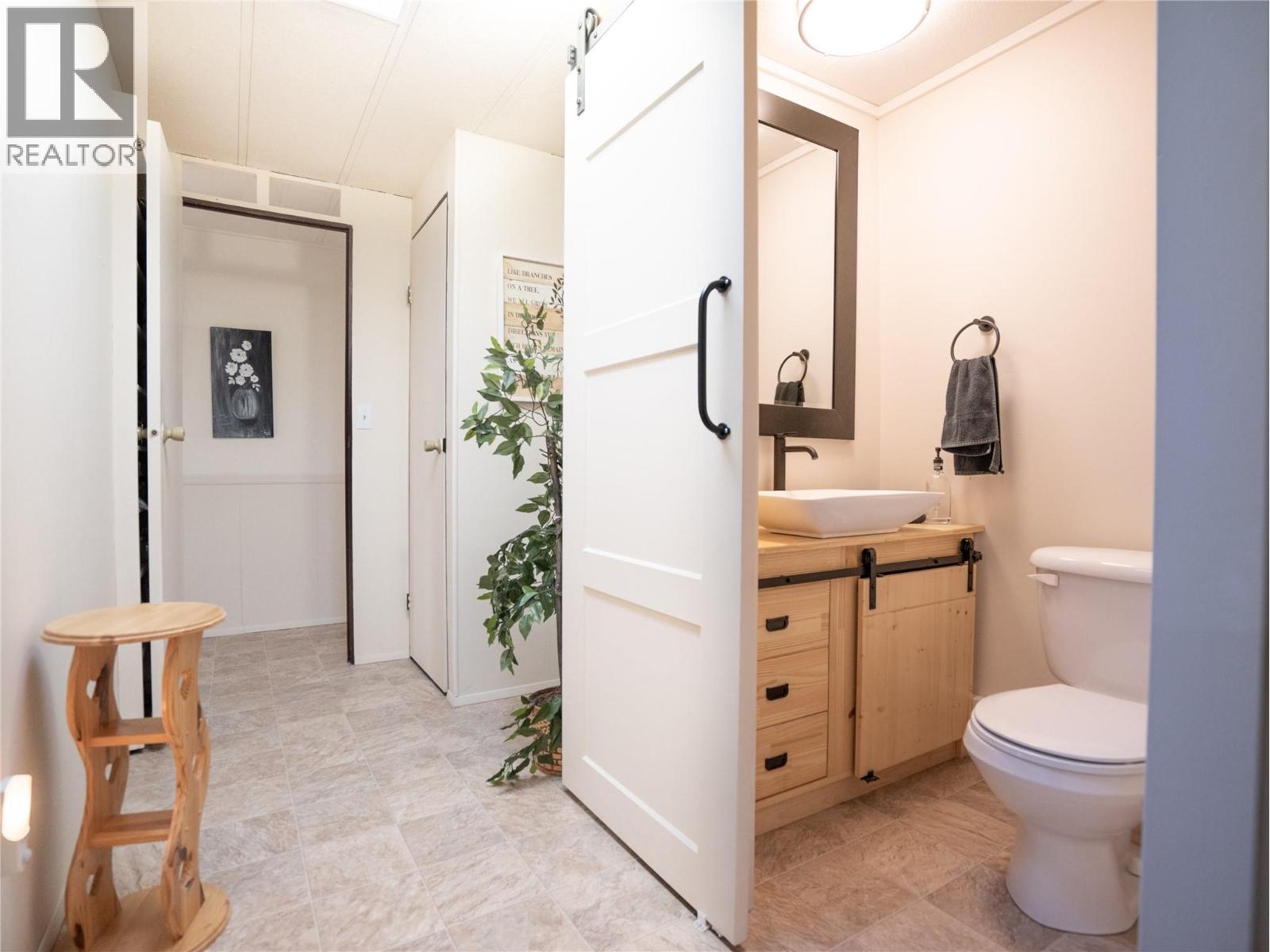 209 3105 South Main Street, Penticton