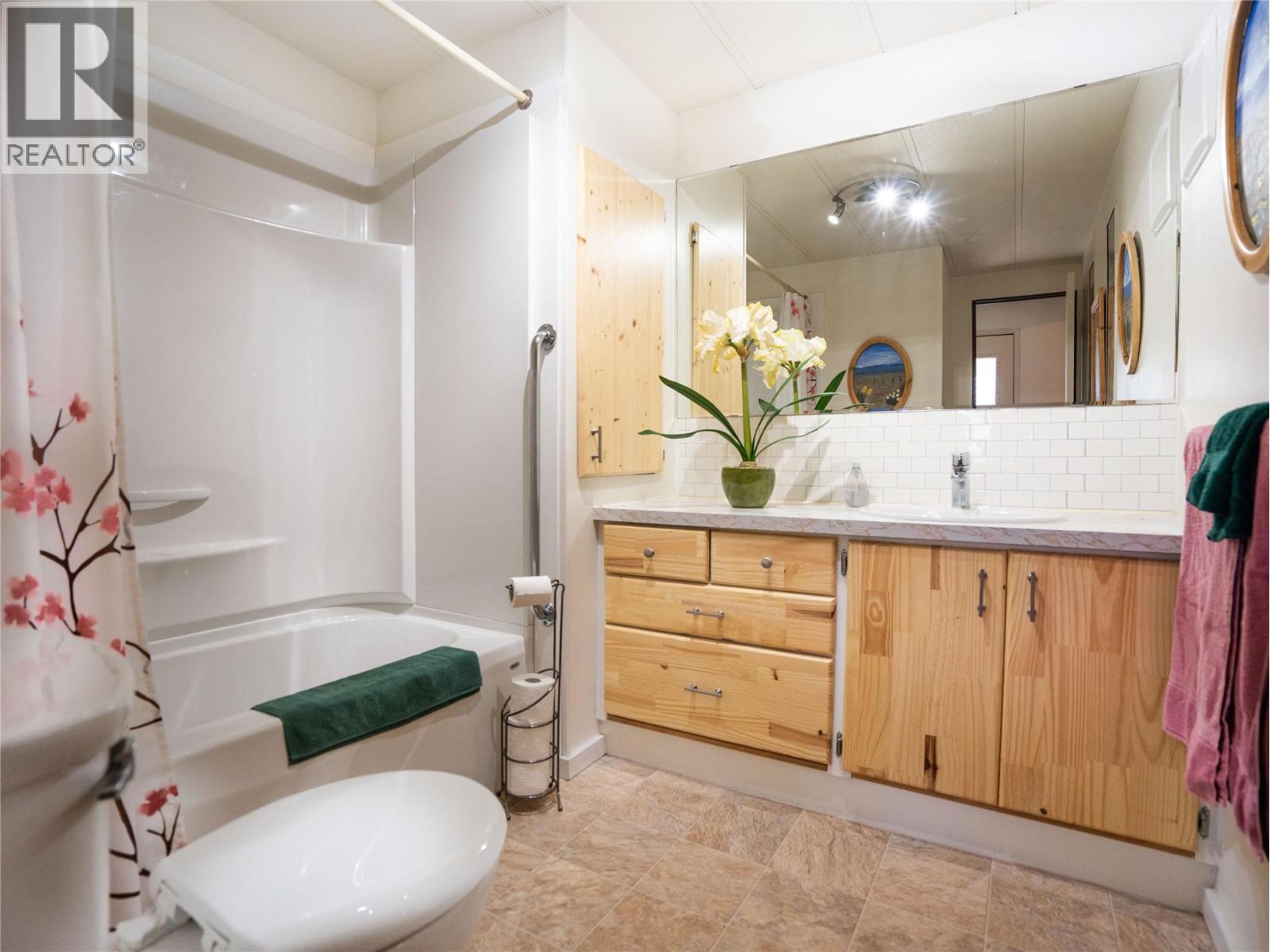 209 3105 South Main Street, Penticton