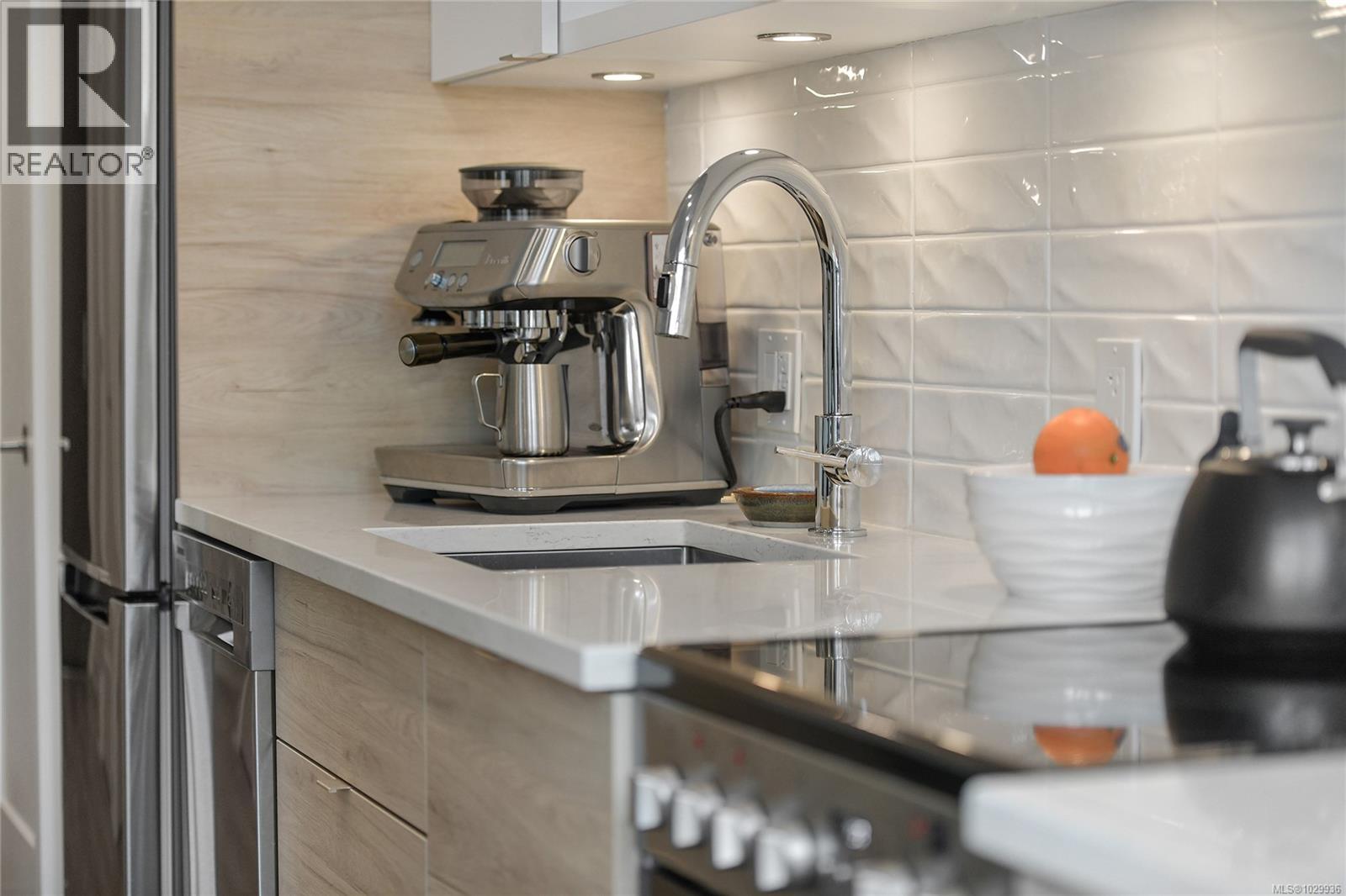 601 1628 Store Street, Victoria