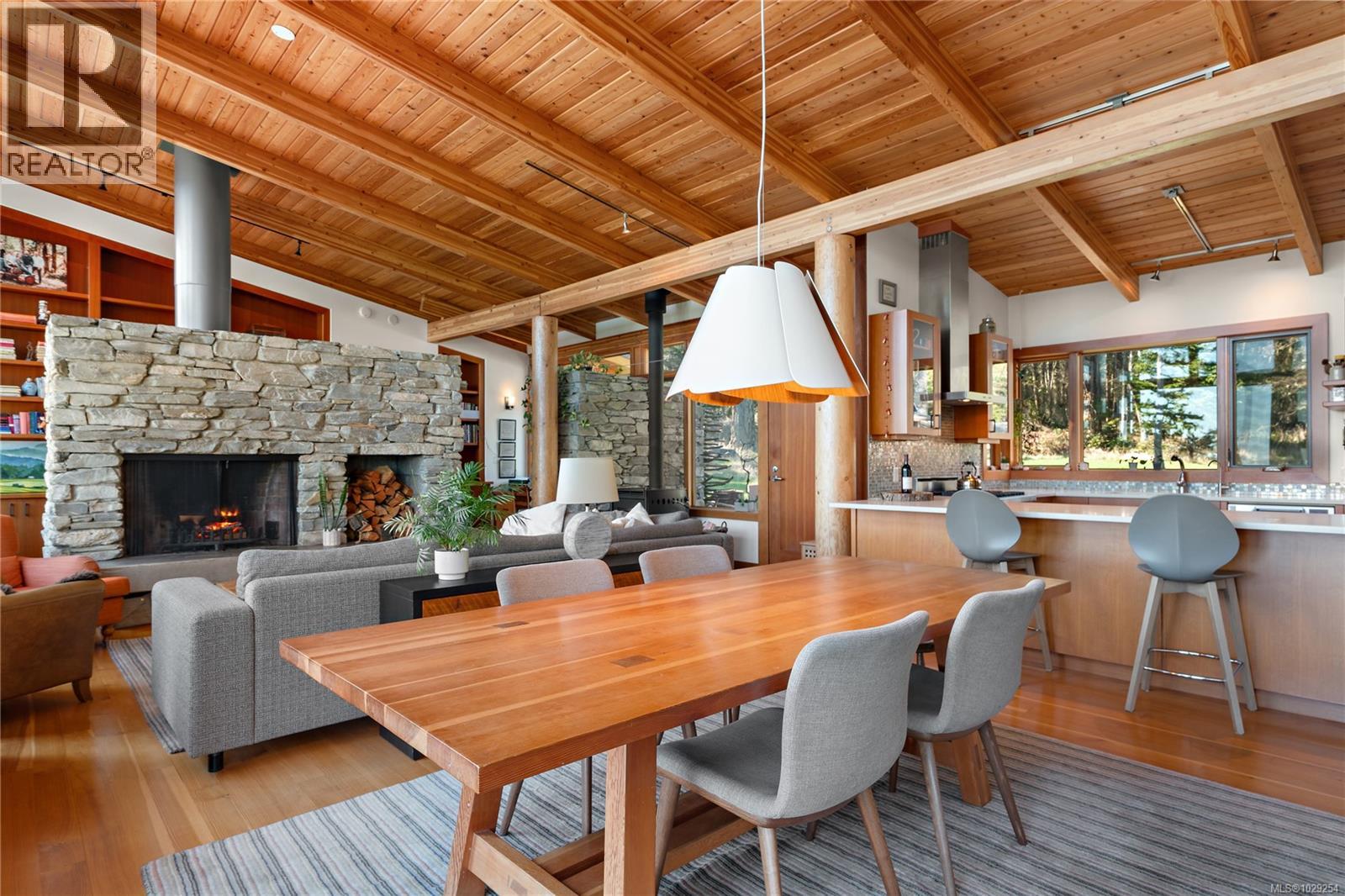 489 ARBUTUS SPUR - 13