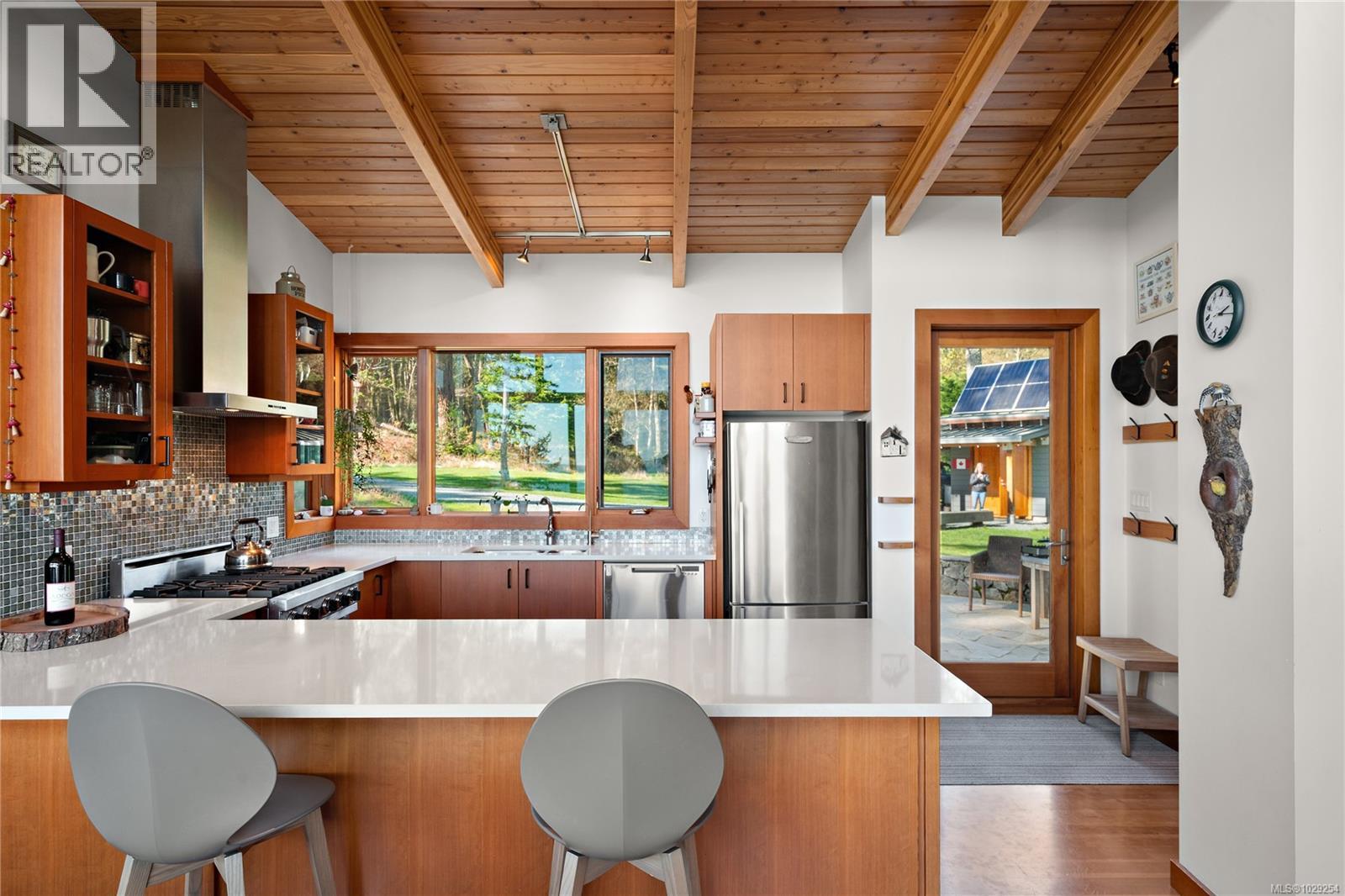 489 ARBUTUS SPUR - 15