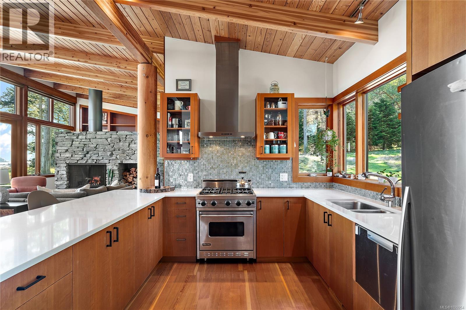 489 ARBUTUS SPUR - 16