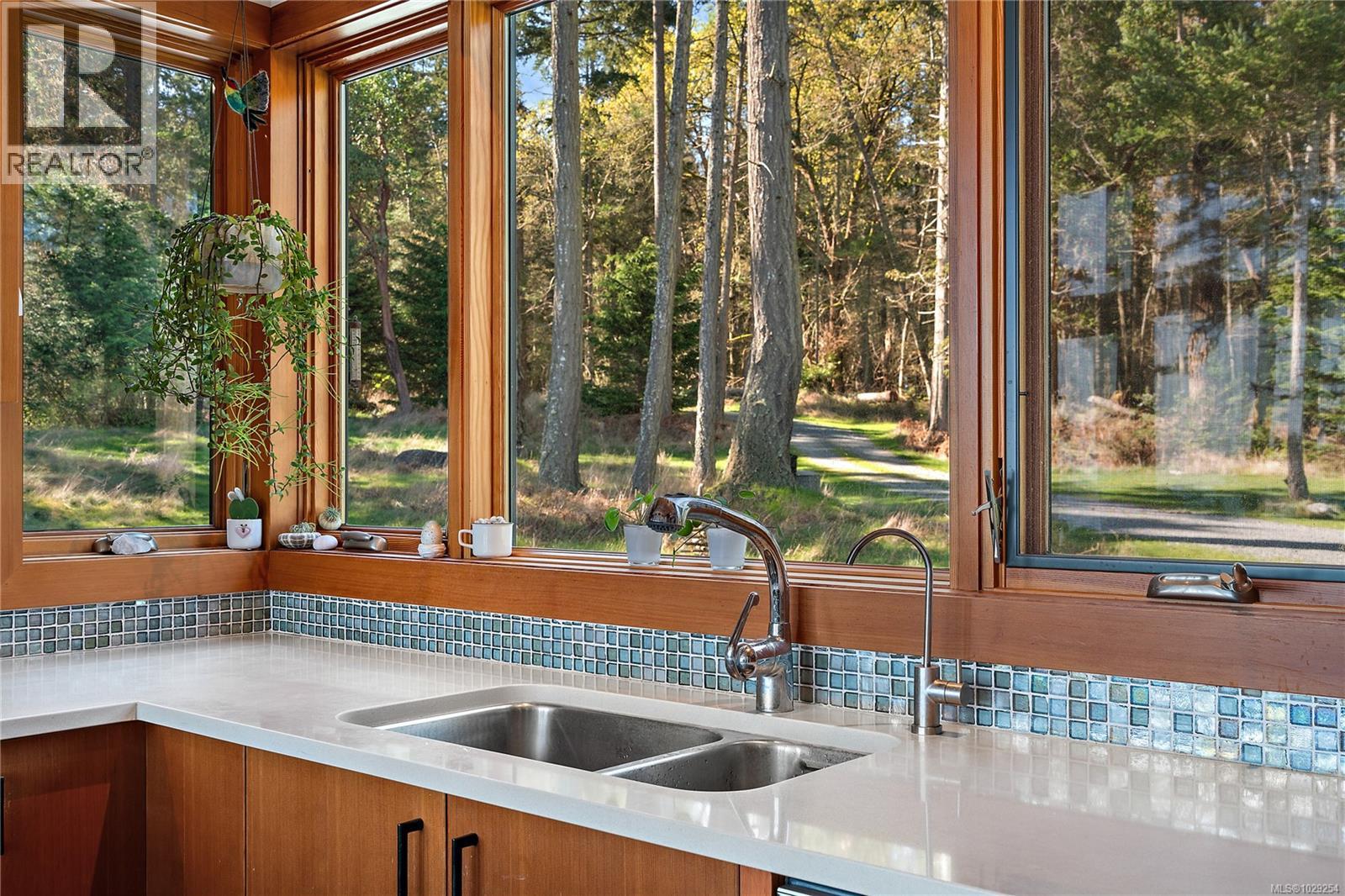 489 ARBUTUS SPUR - 17