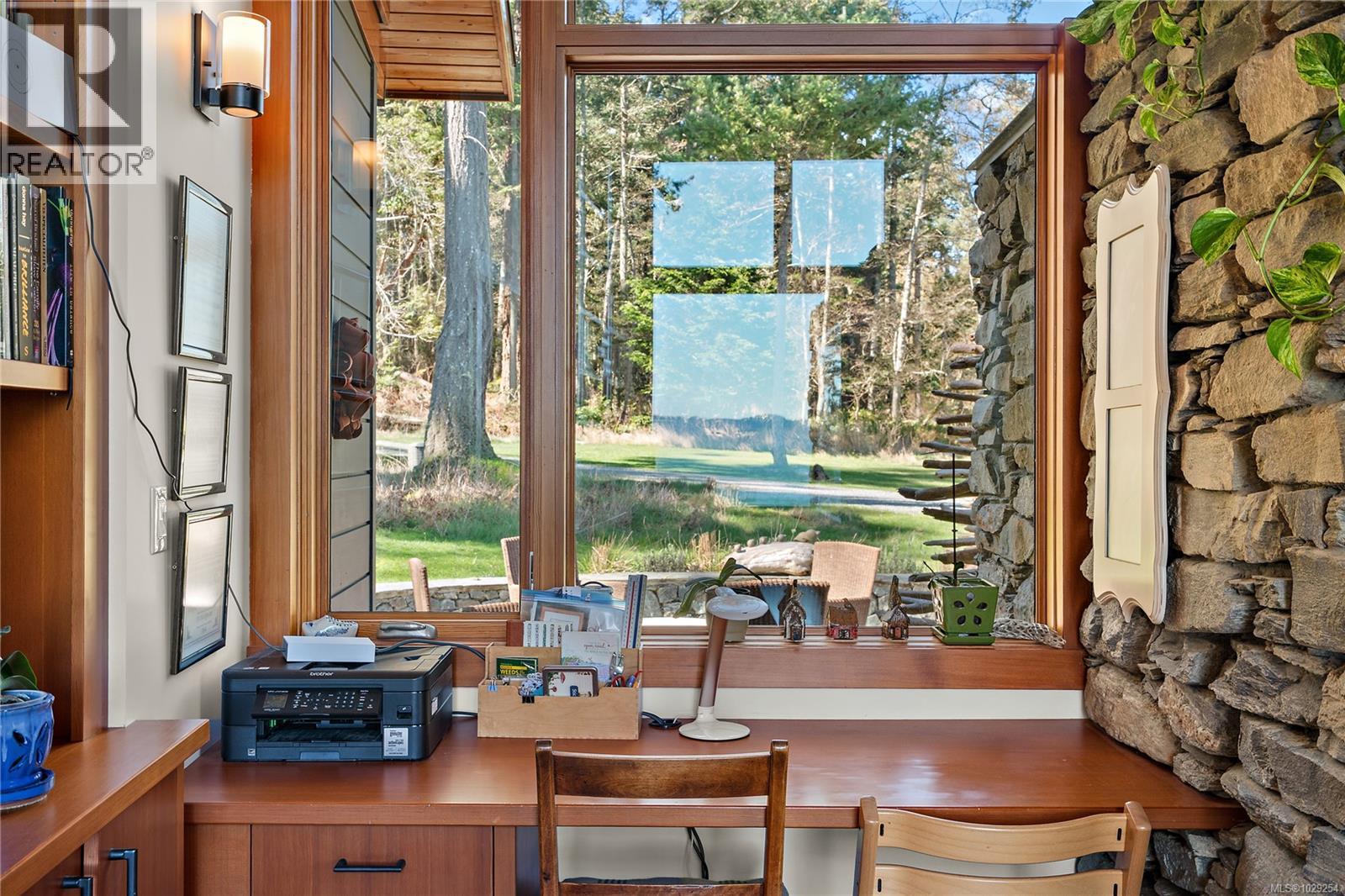 489 ARBUTUS SPUR - 18