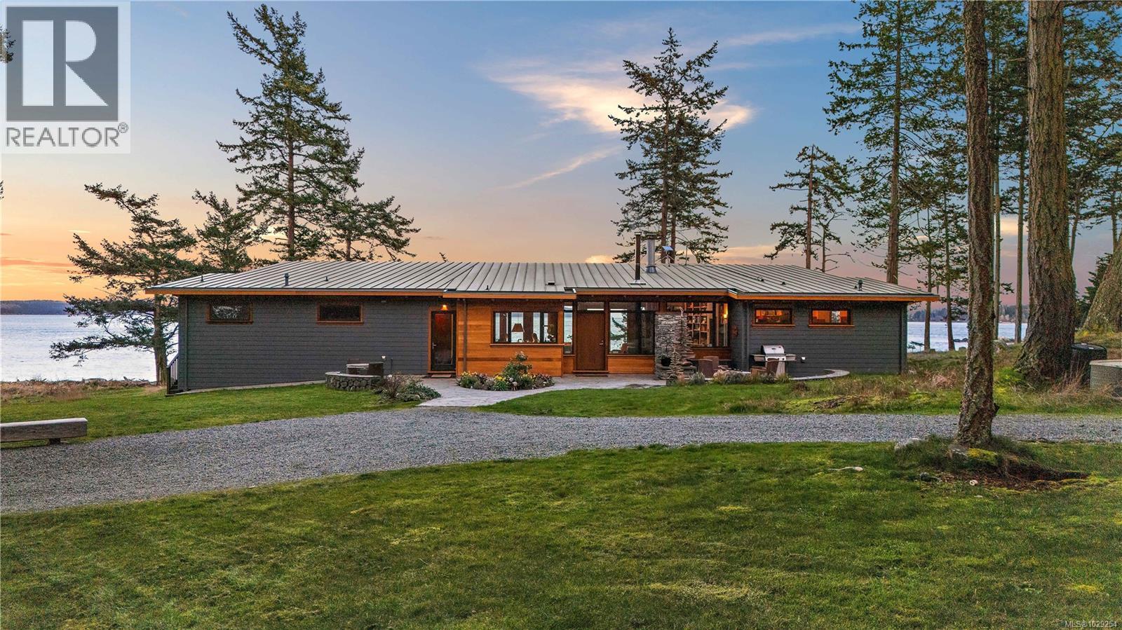 489 ARBUTUS SPUR - Image 2