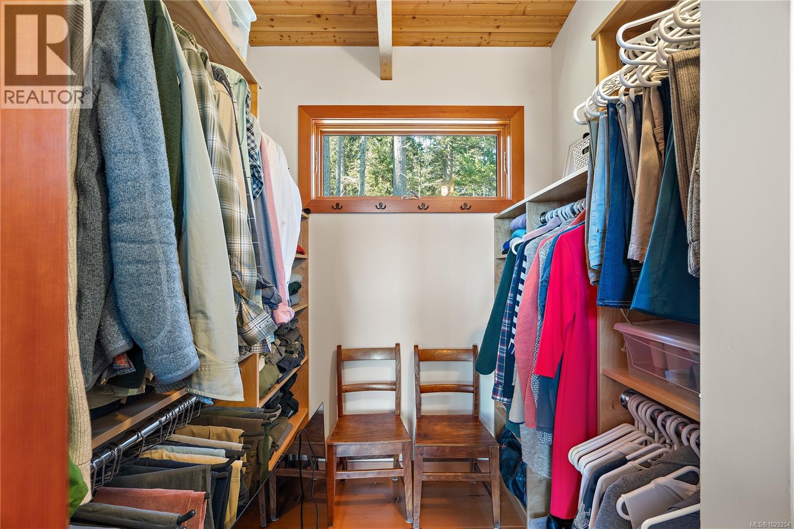 489 ARBUTUS SPUR - 22