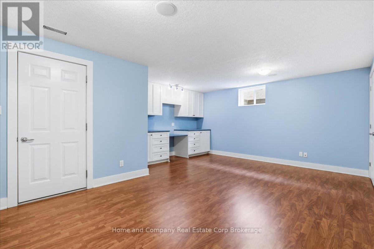 28 NORTH POINTE DRIVE, Stratford, Ontario