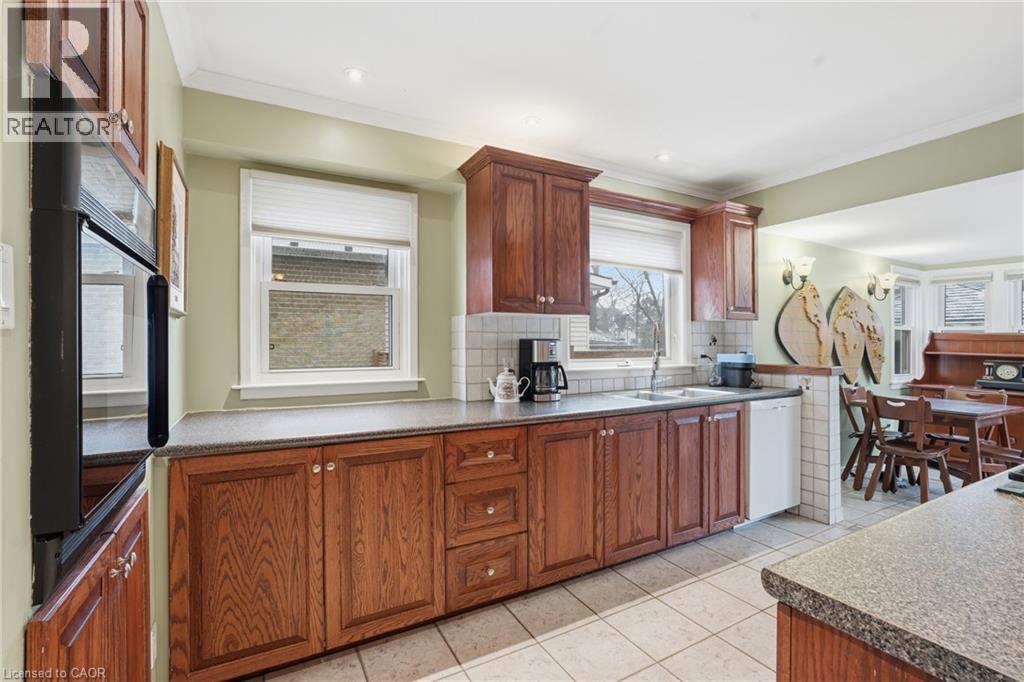 77 ARCADE Crescent