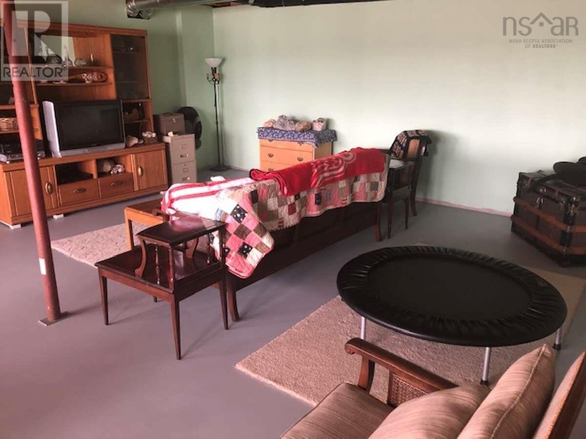 Property 27 of 44 of 476 Maple Drive