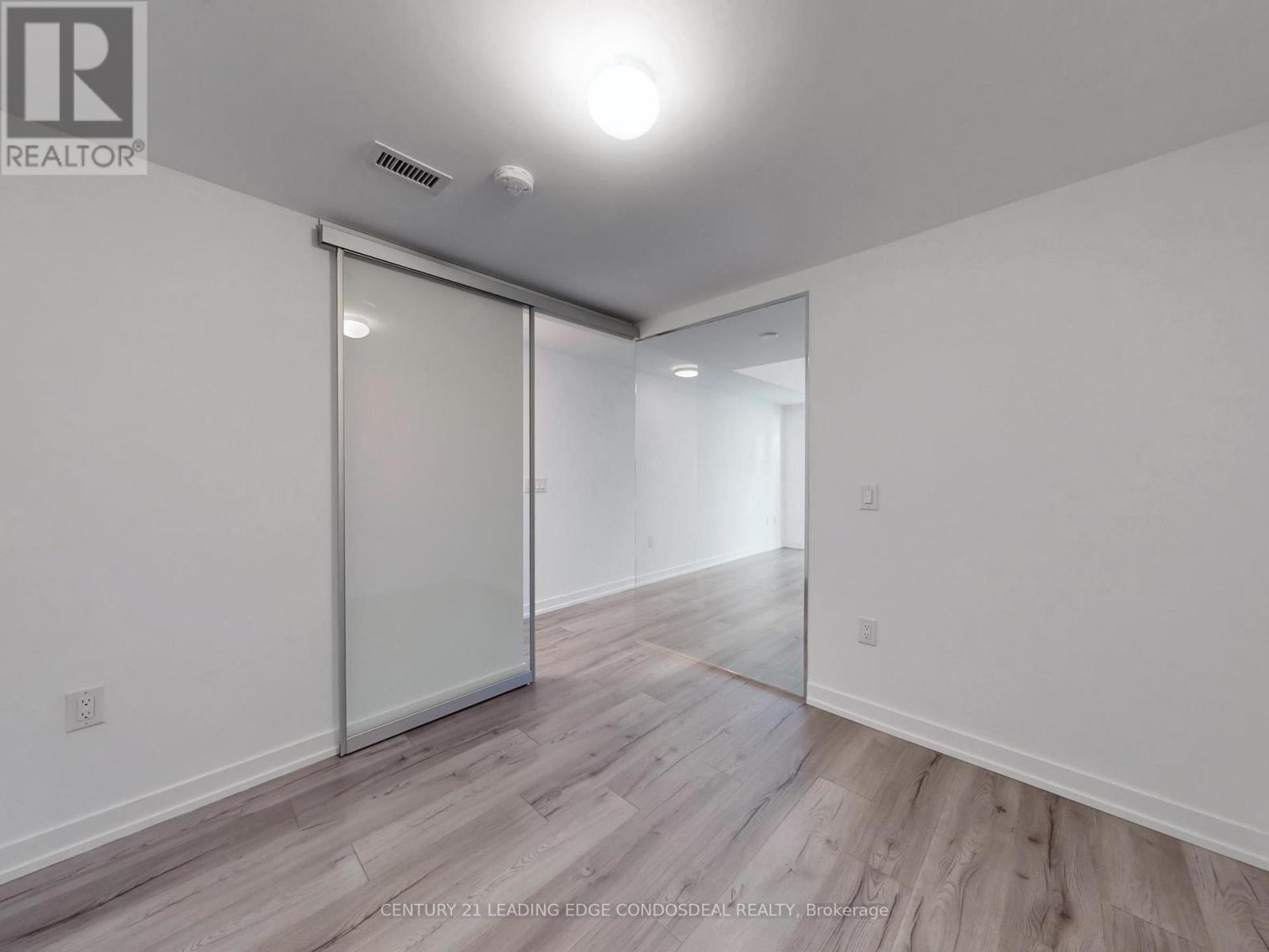 #104 1195 THE QUEENSWAY - 23