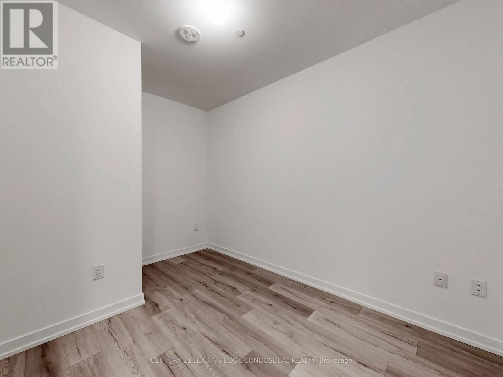 #104 1195 THE QUEENSWAY - 33