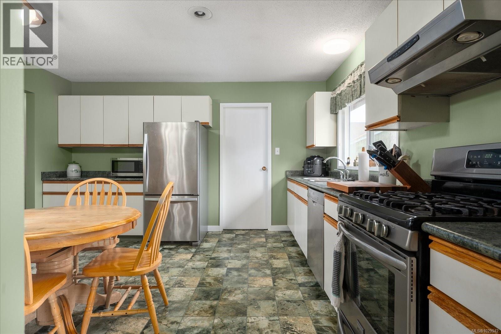 108 DAVIES LANE - 11