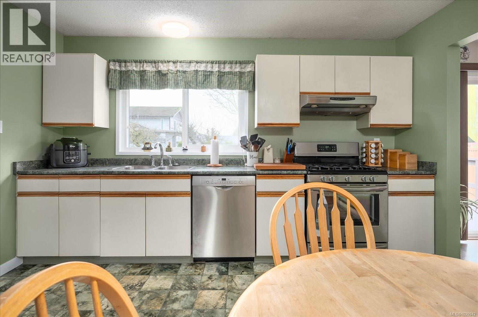 108 DAVIES LANE - 17