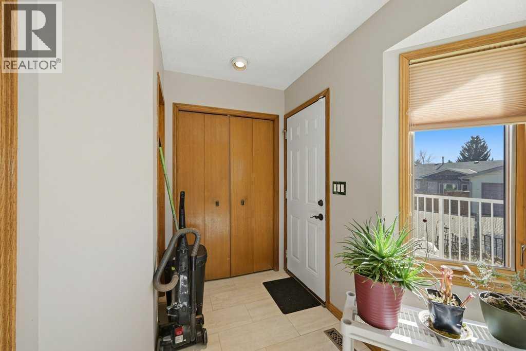 Single Family House 4 Level for Sale in  Macewan Meadow Way NW MacEwan Glen Calgary 