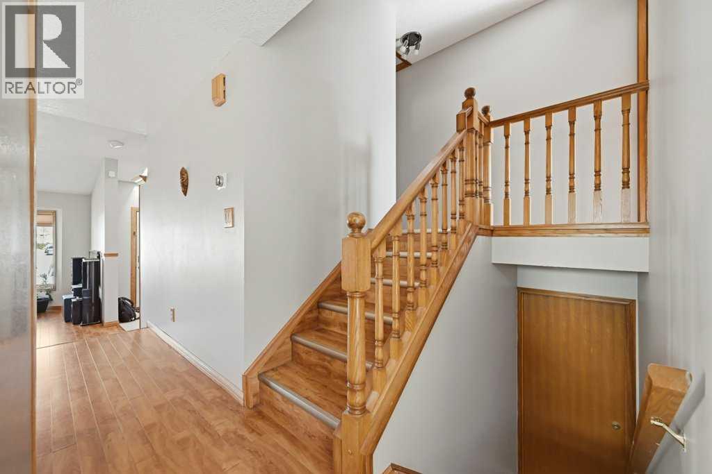 Single Family House 4 Level for Sale in  Macewan Meadow Way NW MacEwan Glen Calgary 